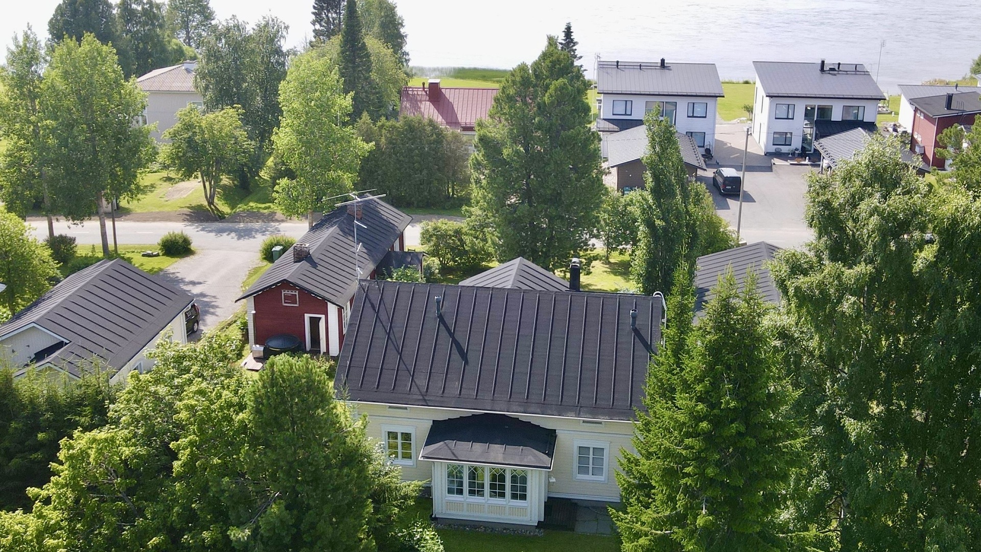 Kuistista kulku viehättävään kotiin