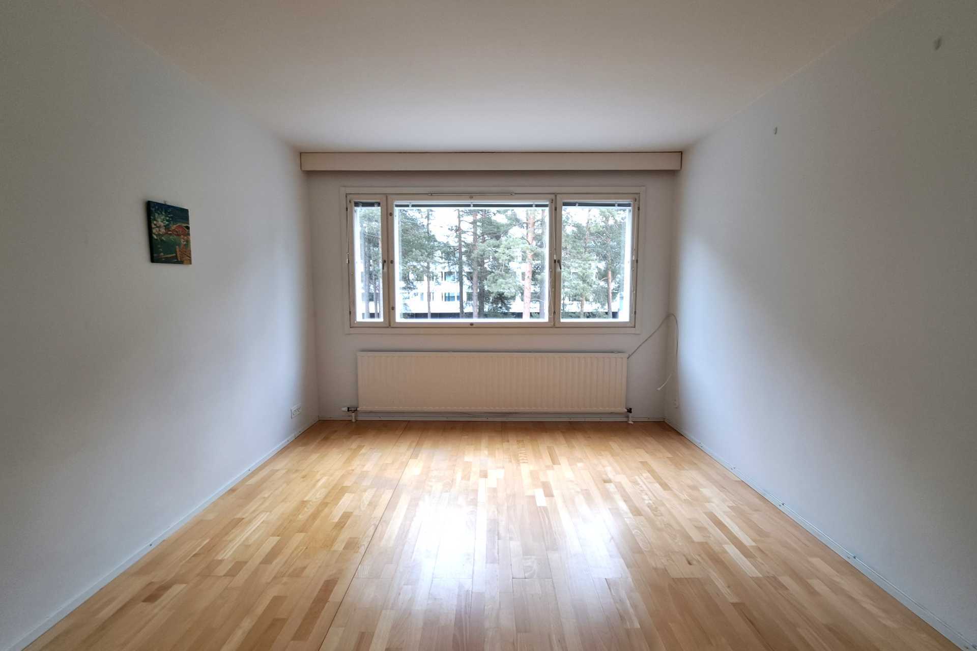 makuuhuone ikkunan suuntaan (laajakuva 0,5x)