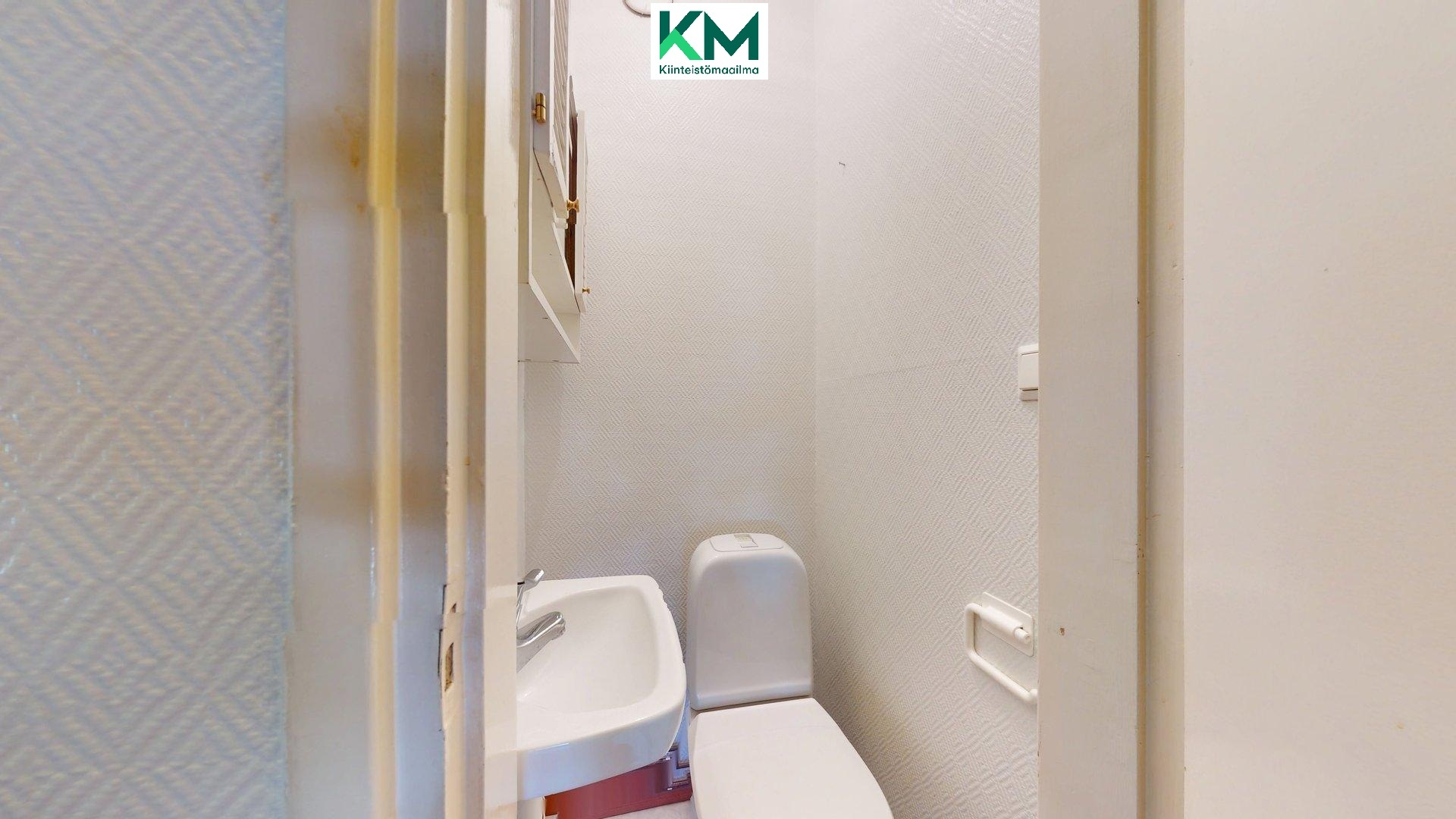 Talo 1, yläkerran WC