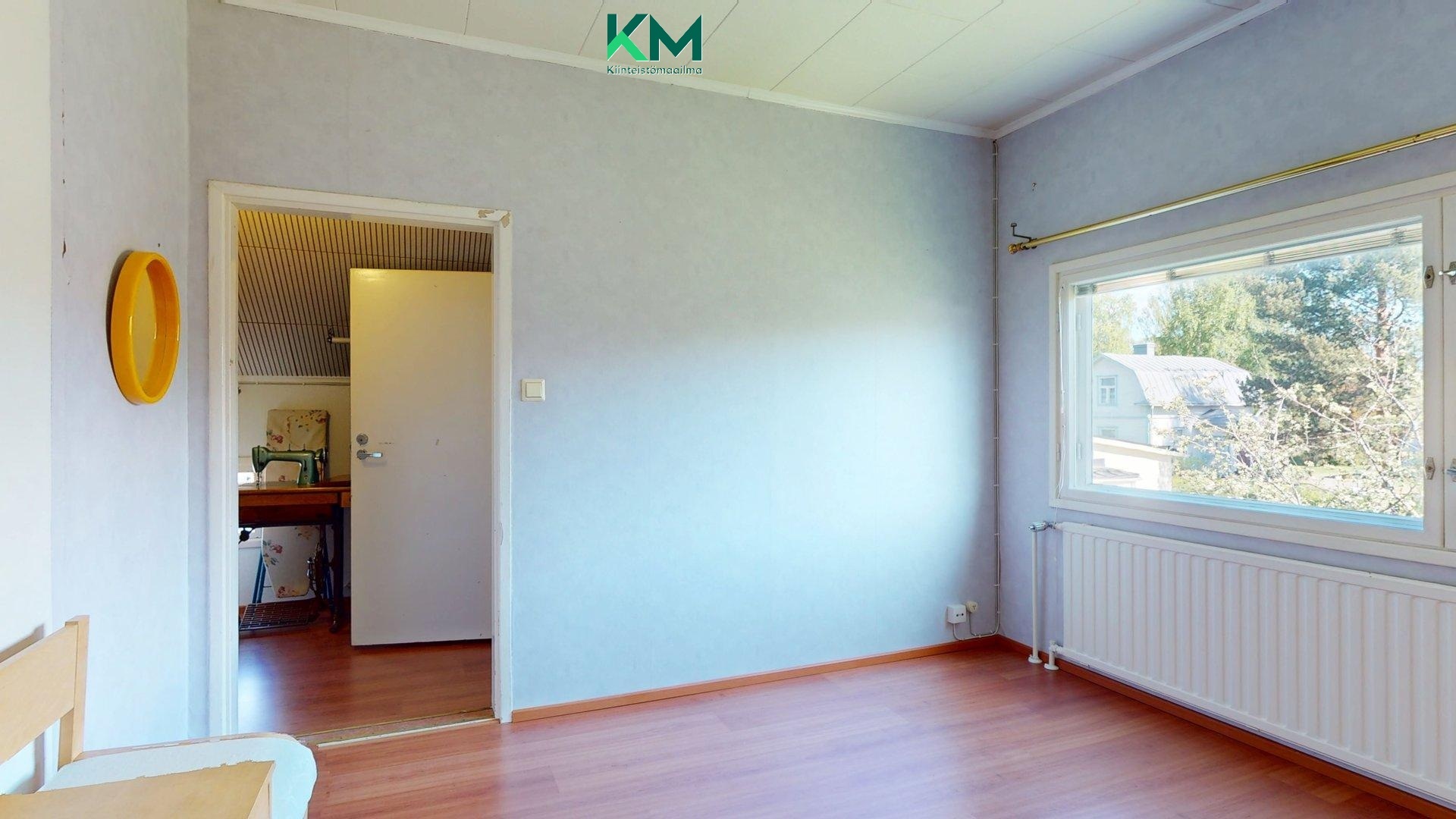 Talo 1, yläkerran makuuhuone.