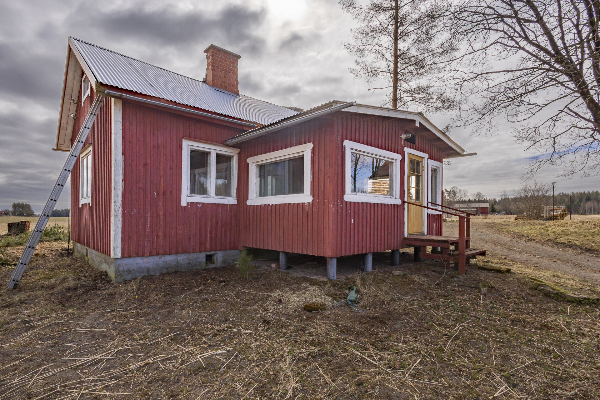 Pihapiirin vanha mökki