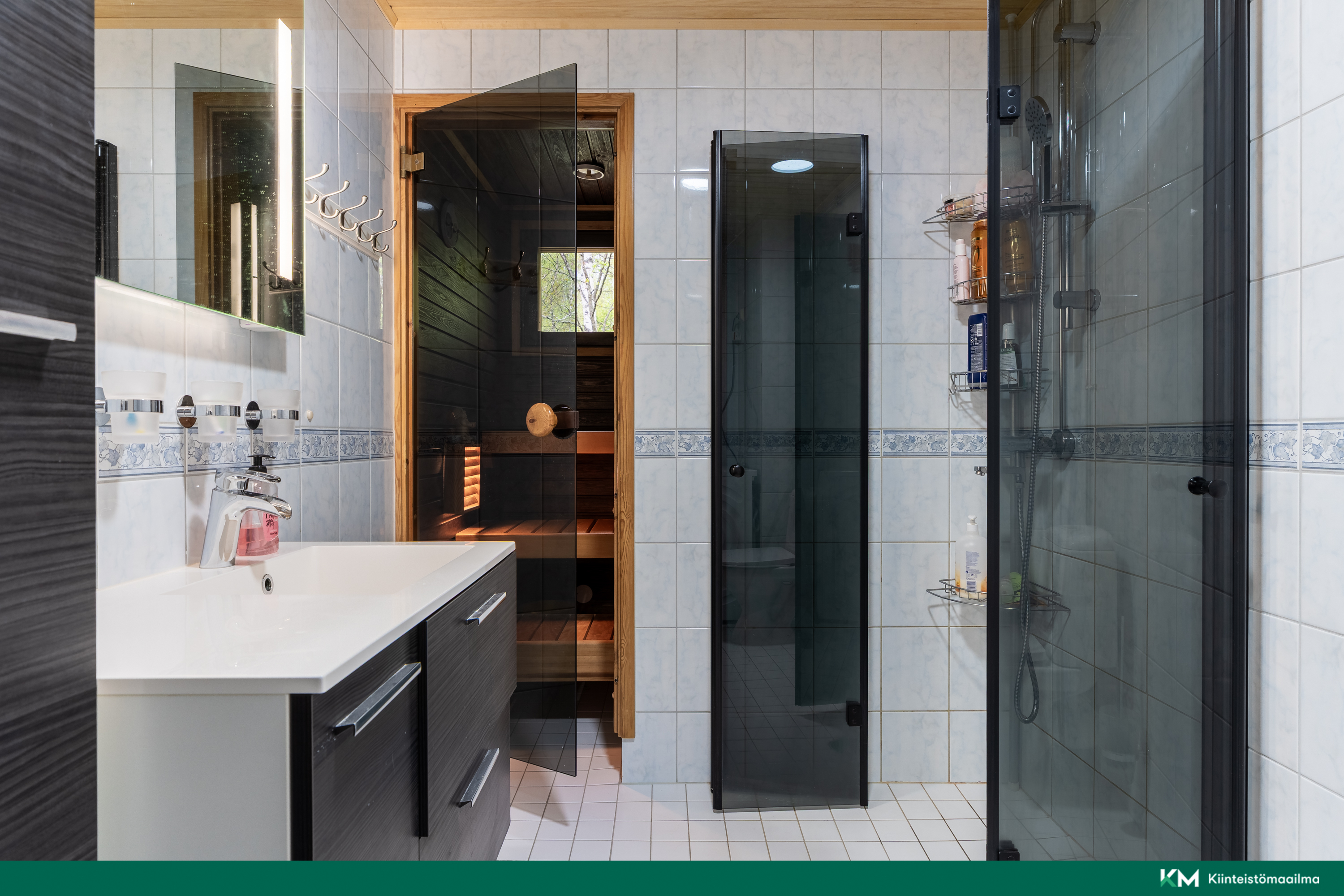 Kylpyhuone ja sauna