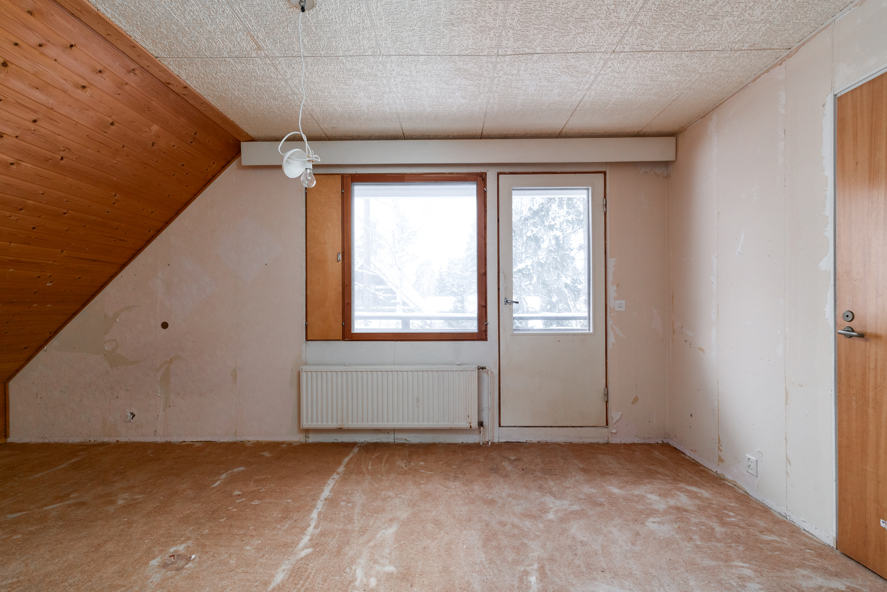 Yläkerran isoin makuuhuone