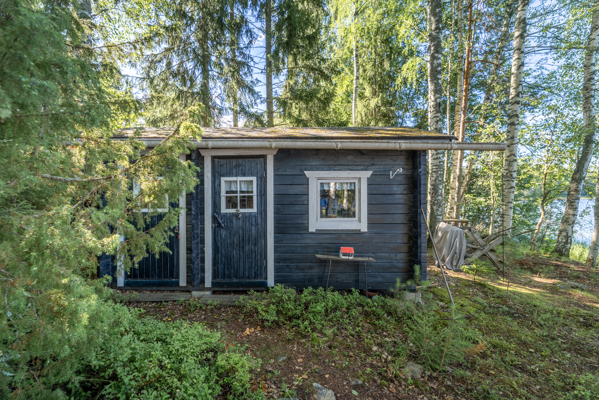 Kaksiosainen varastorakennus