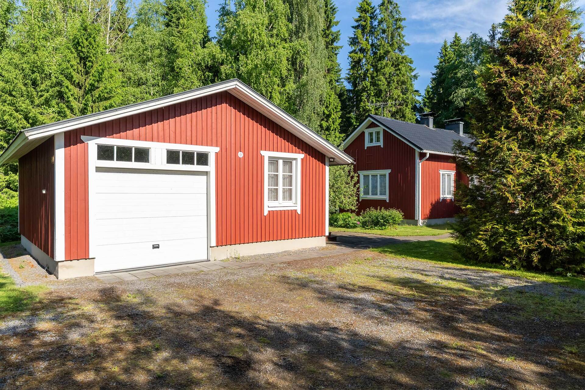 Sauna-/autotallirakennus