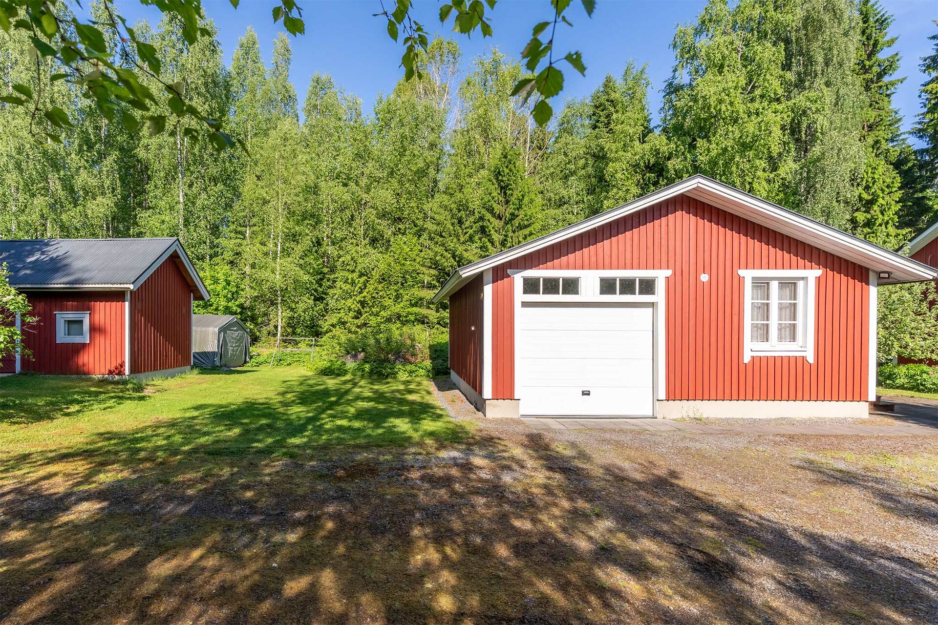 Sauna-/autotallirakennus