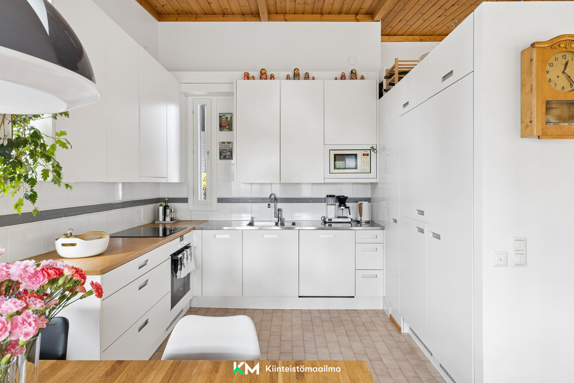 Aamuyöntie 12, Espoo