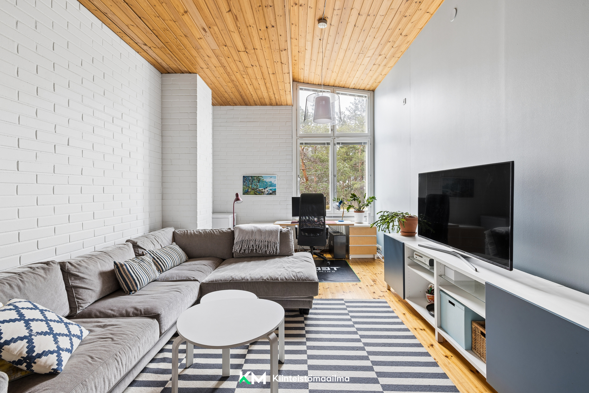 Aamuyöntie 12, Espoo