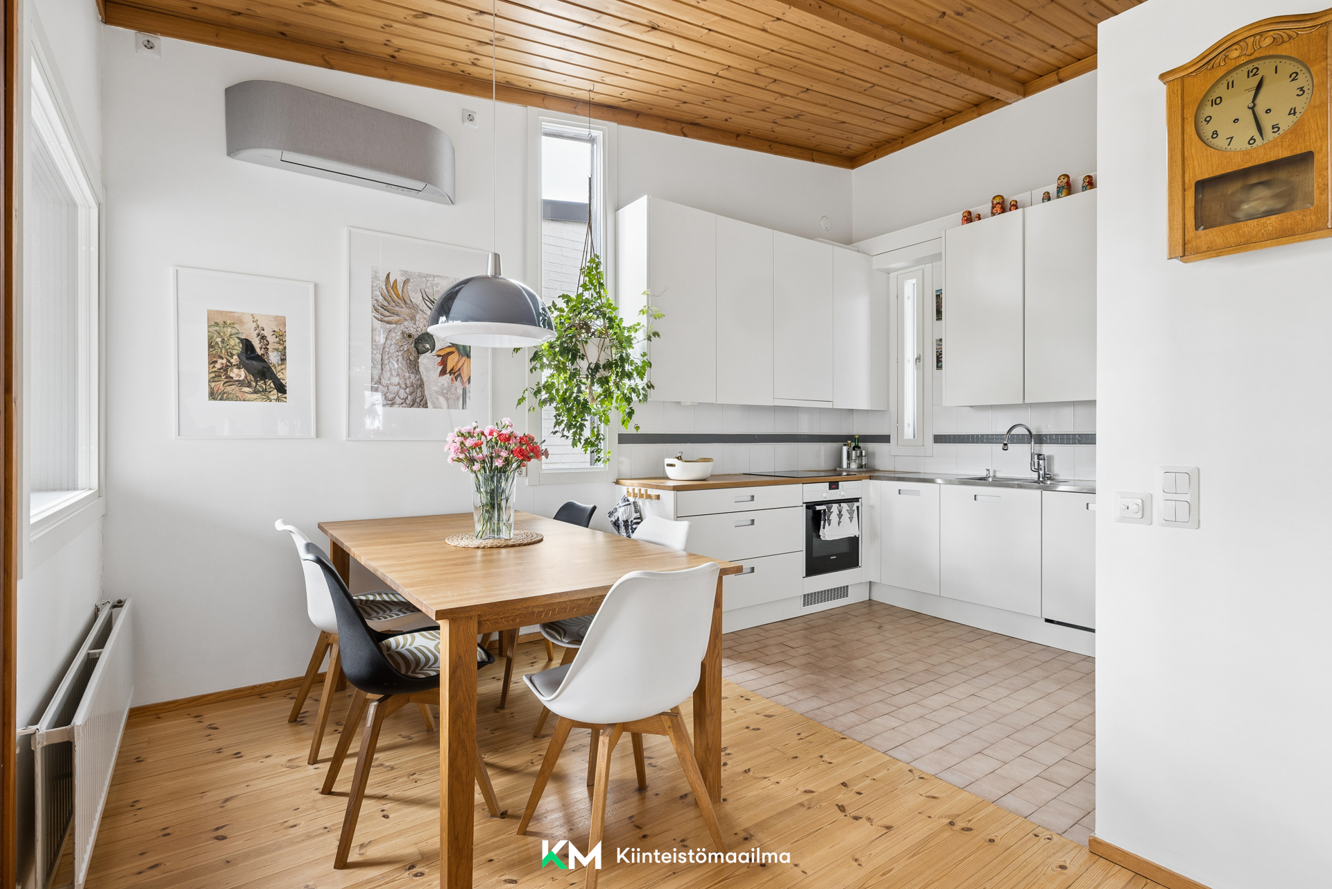 Aamuyöntie 12, Espoo