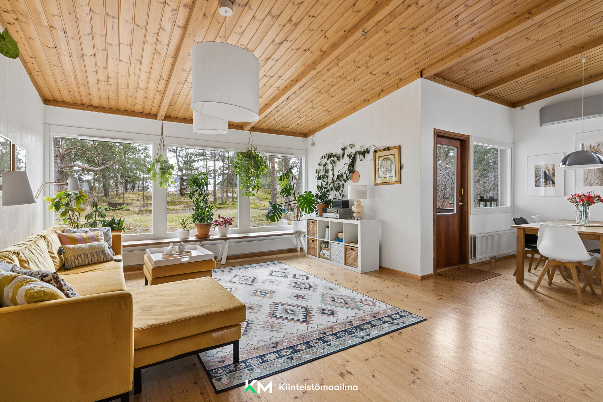 Aamuyöntie 12, Espoo