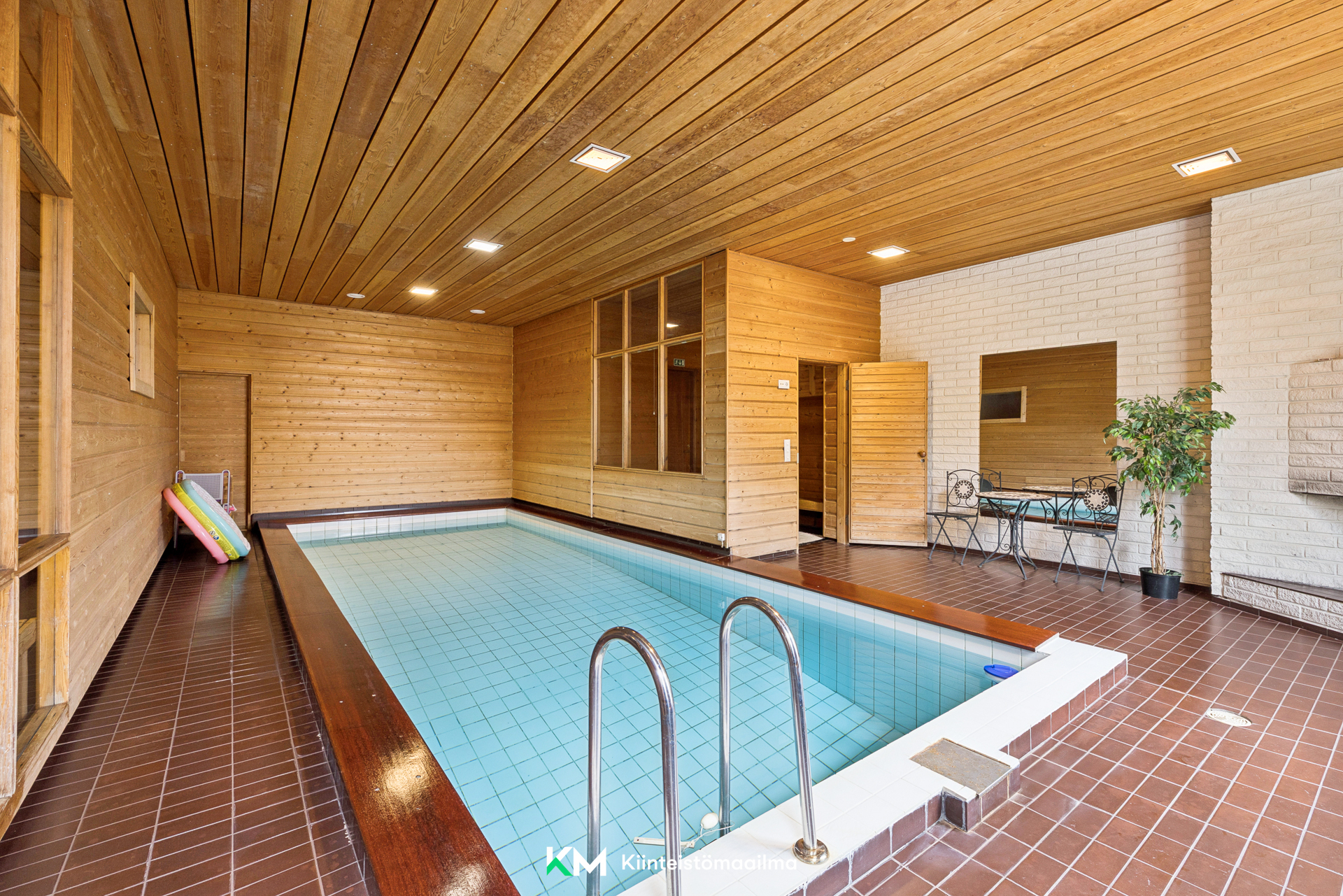 Aamuyöntie 12, Espoo