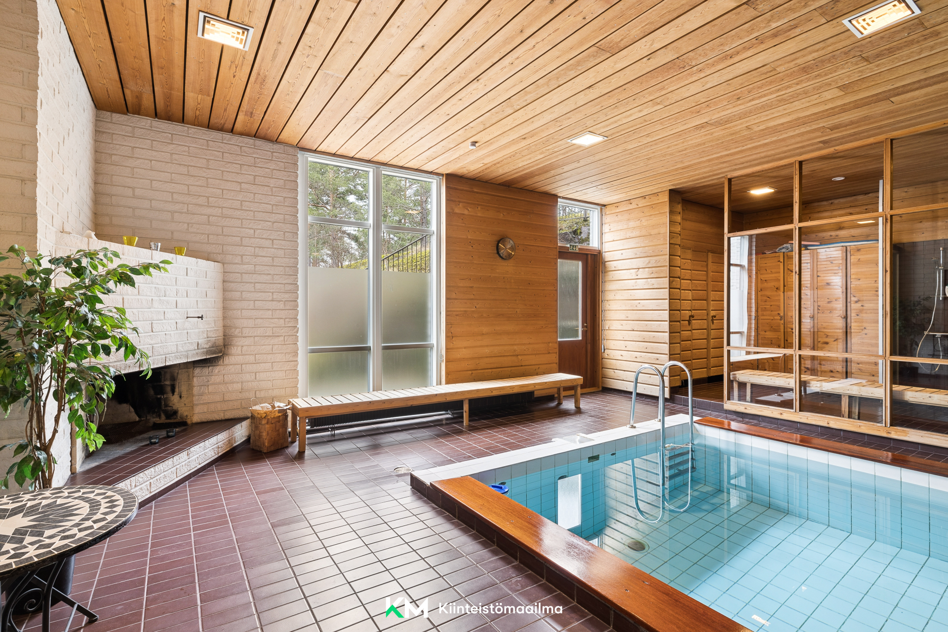 Aamuyöntie 12, Espoo