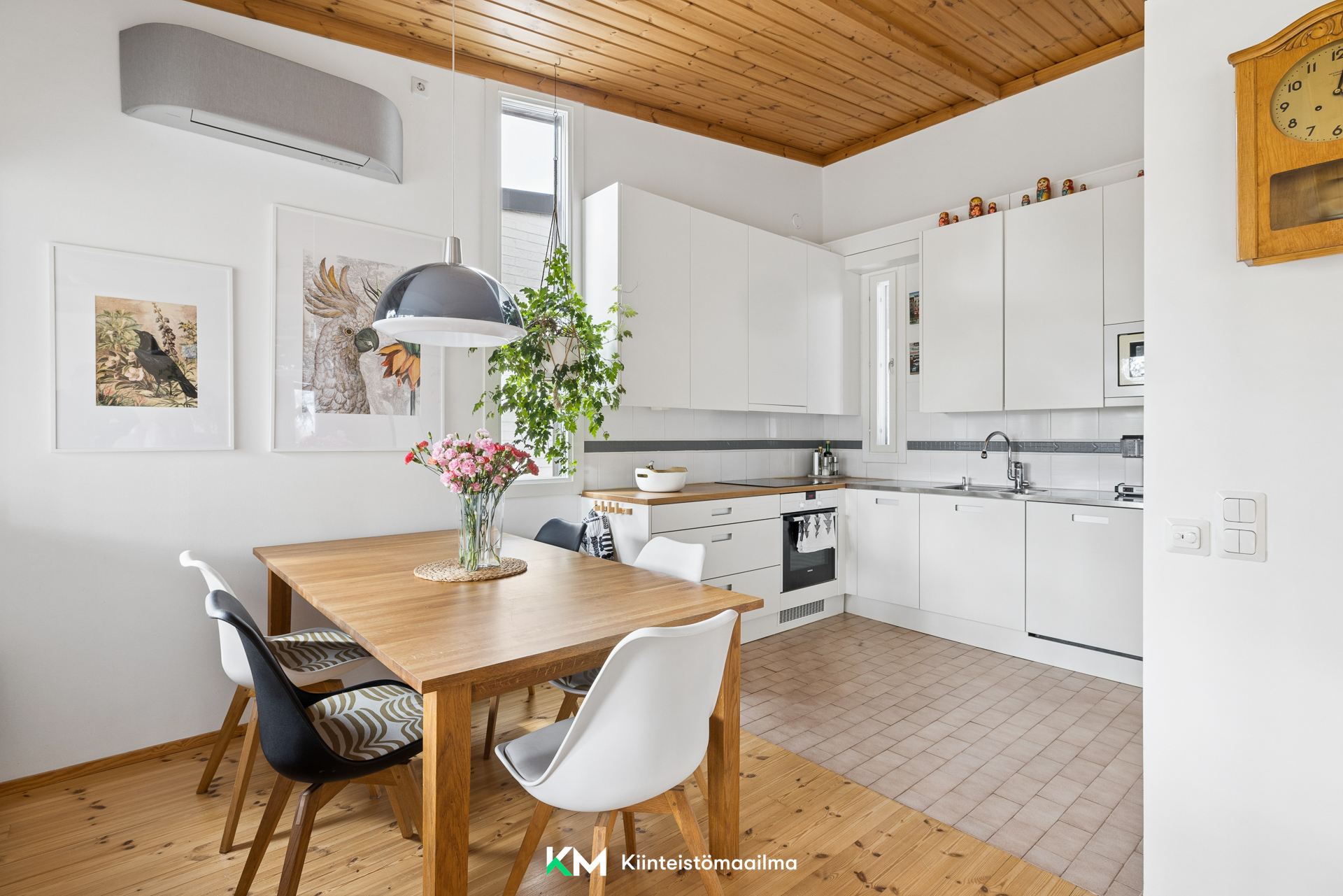 Aamuyöntie 12, Espoo