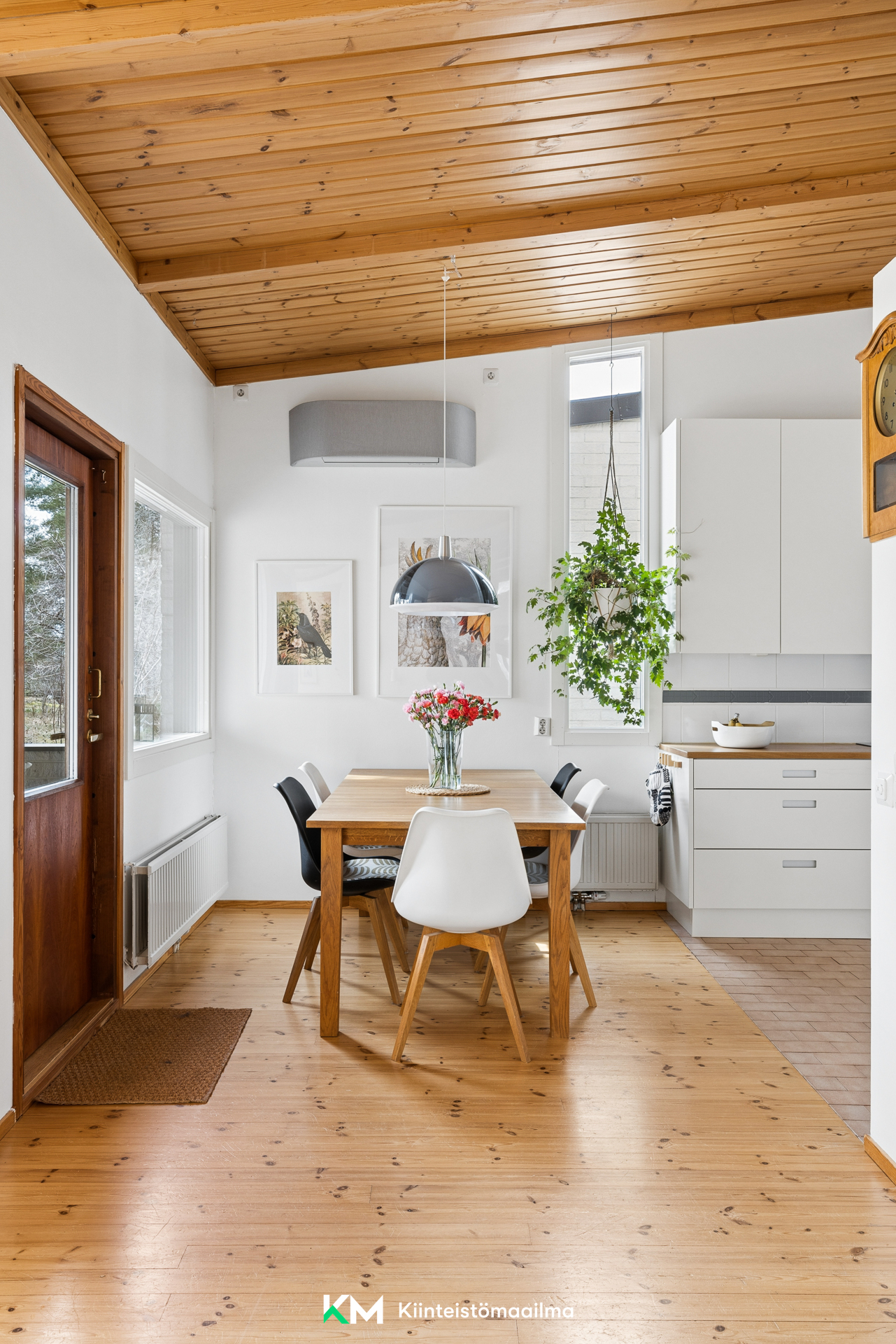 Aamuyöntie 12, Espoo