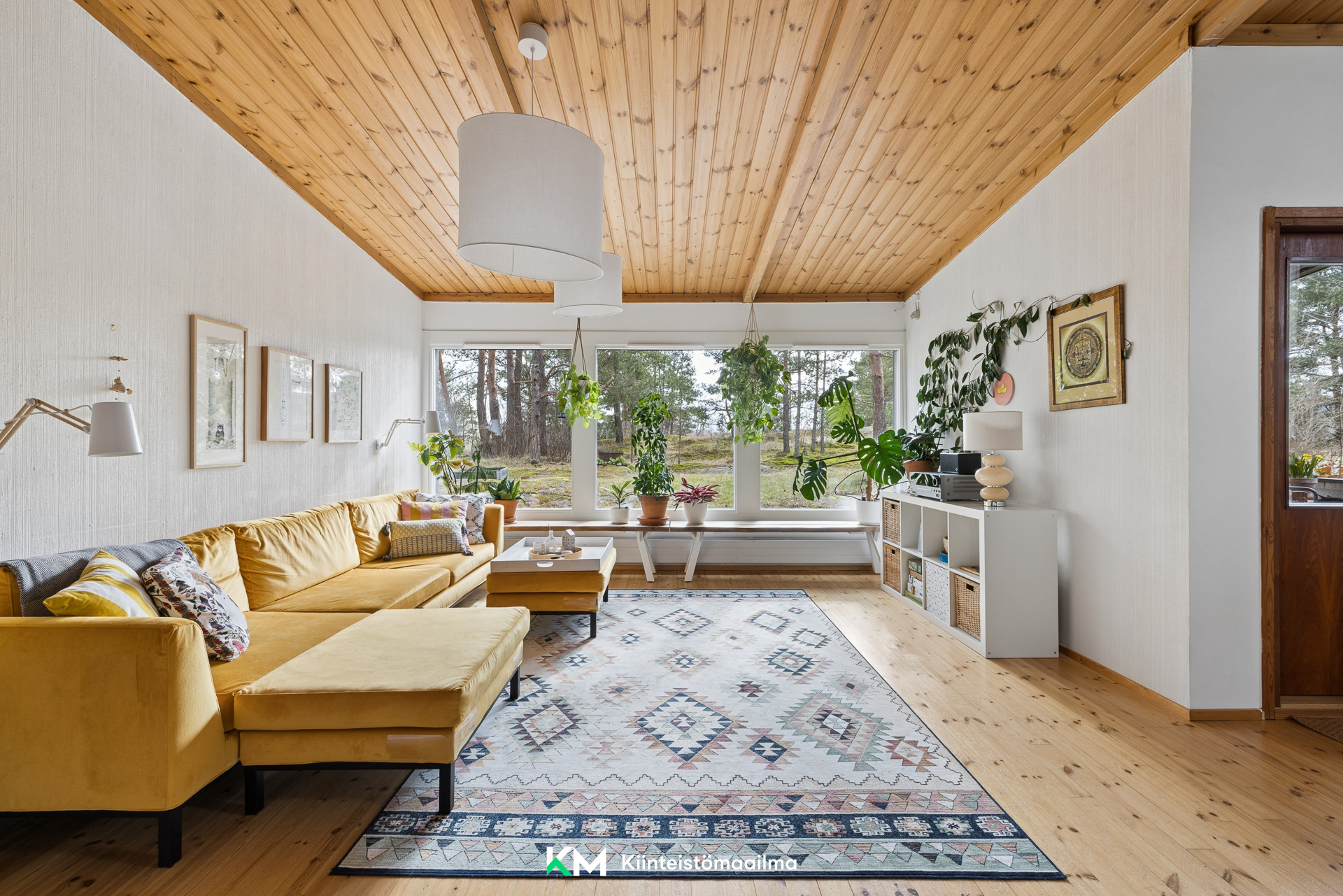 Aamuyöntie 12, Espoo