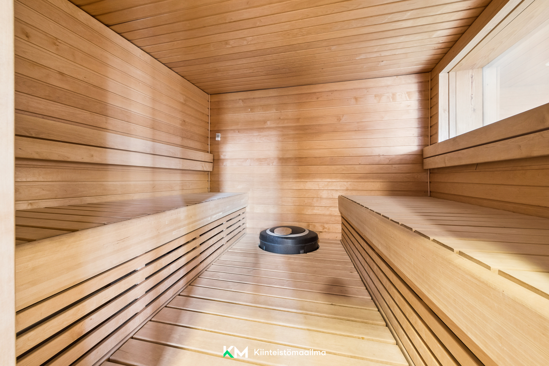 Aamuyöntie 12, Espoo