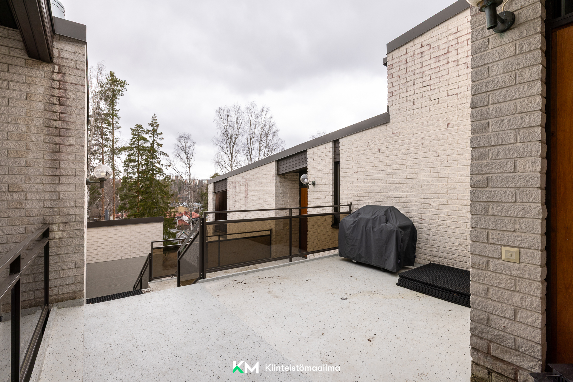 Aamuyöntie 12, Espoo