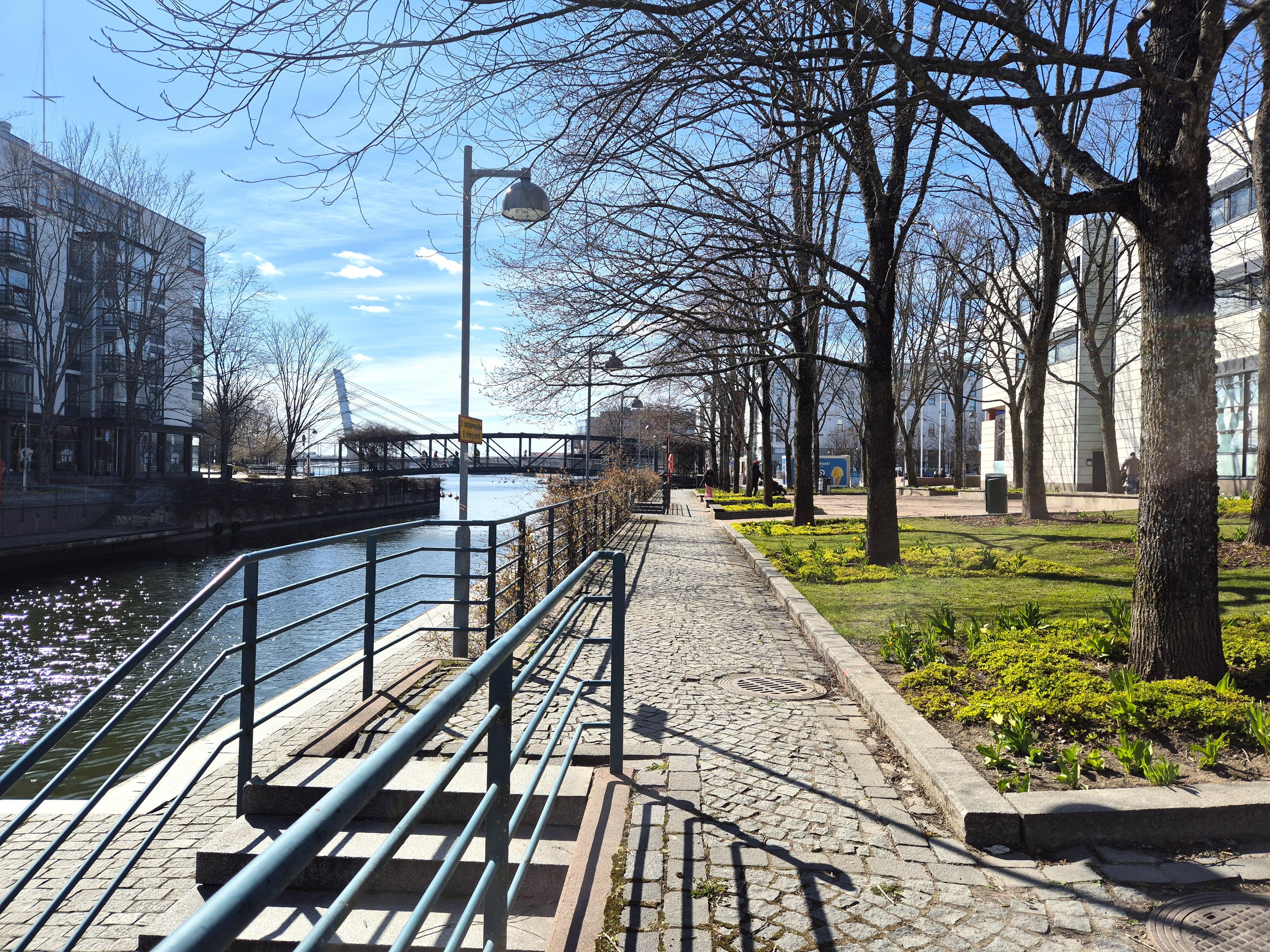 Ruoholahdenkava ihan talon edustalla!