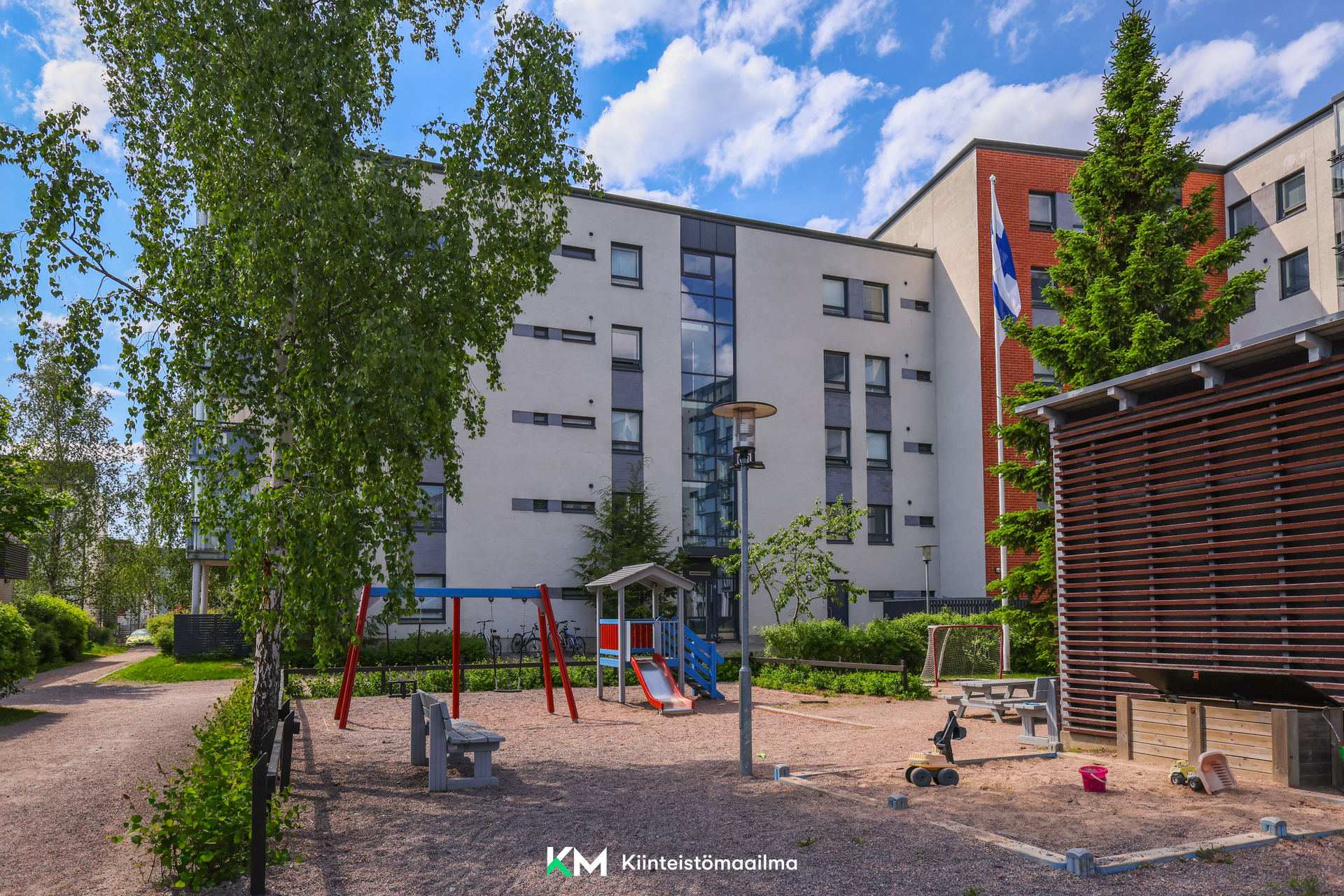 Talouyhtiön leikkipaikka