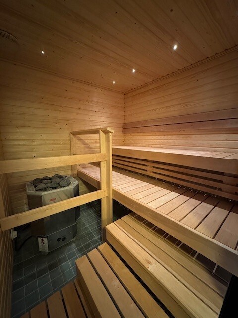 Taloyhtiön v.2025 remontoitu sauna