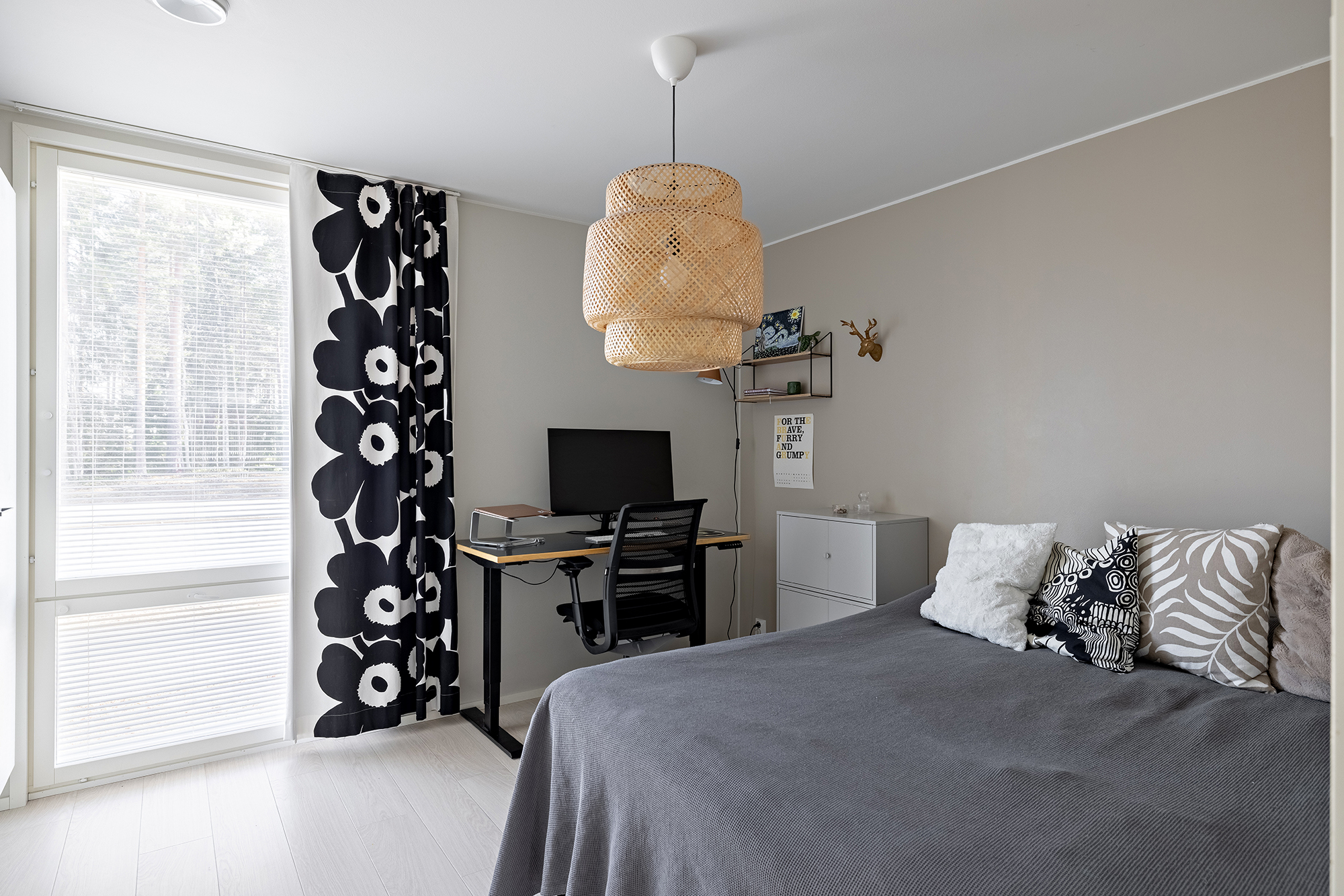 Alakerran makuuhuone