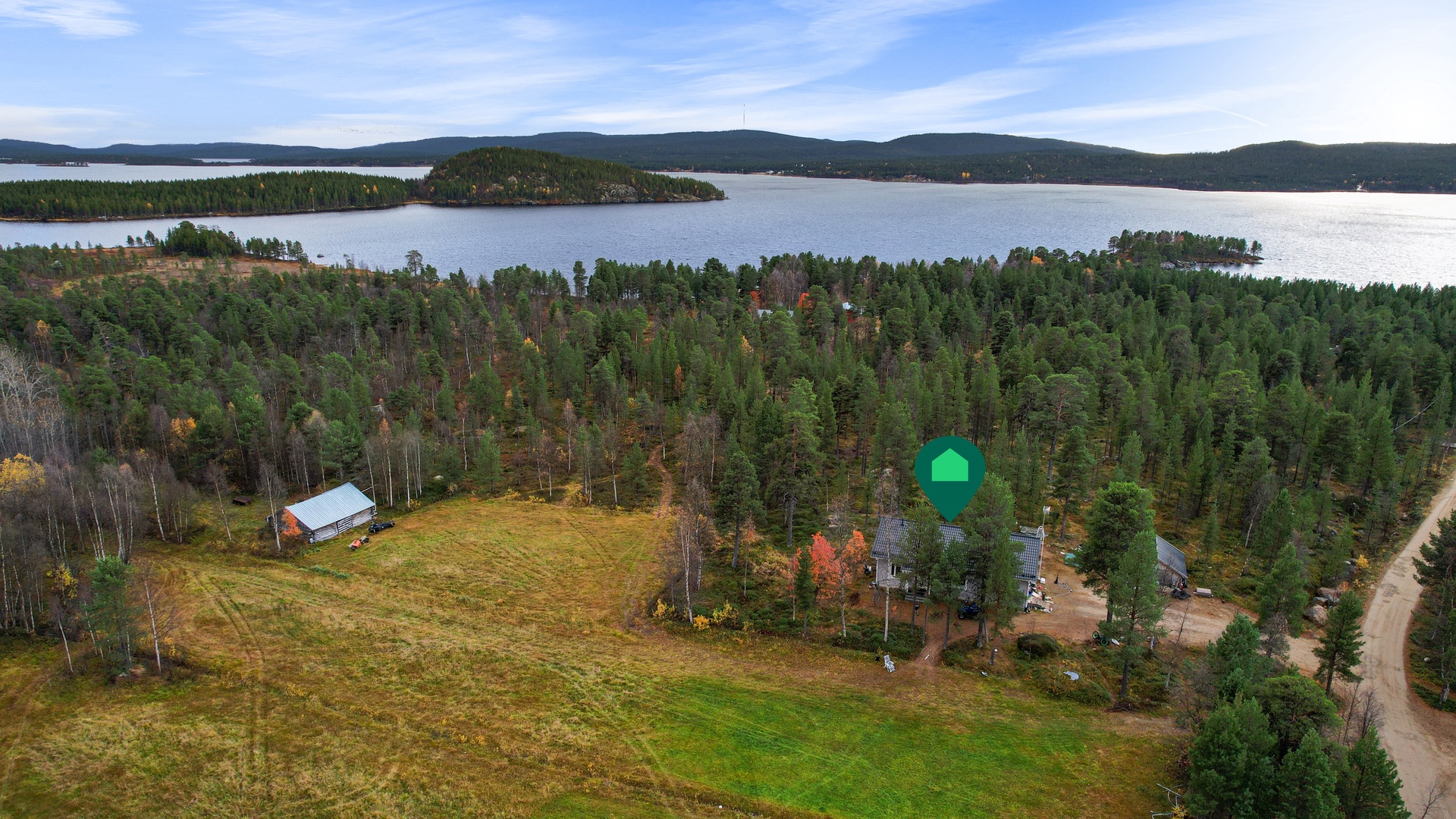 Pihapiirissä pelto- ja metsämaisemia