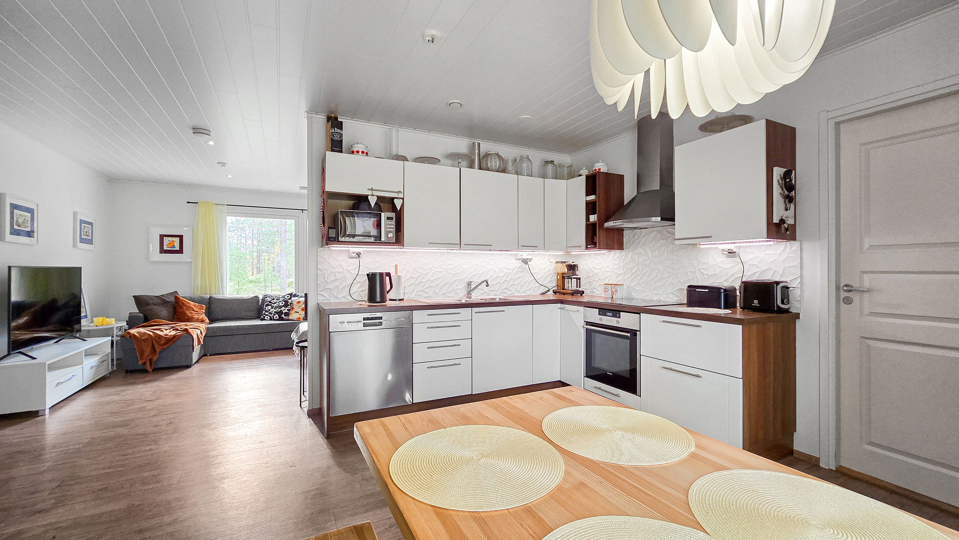 Tilava keittiö