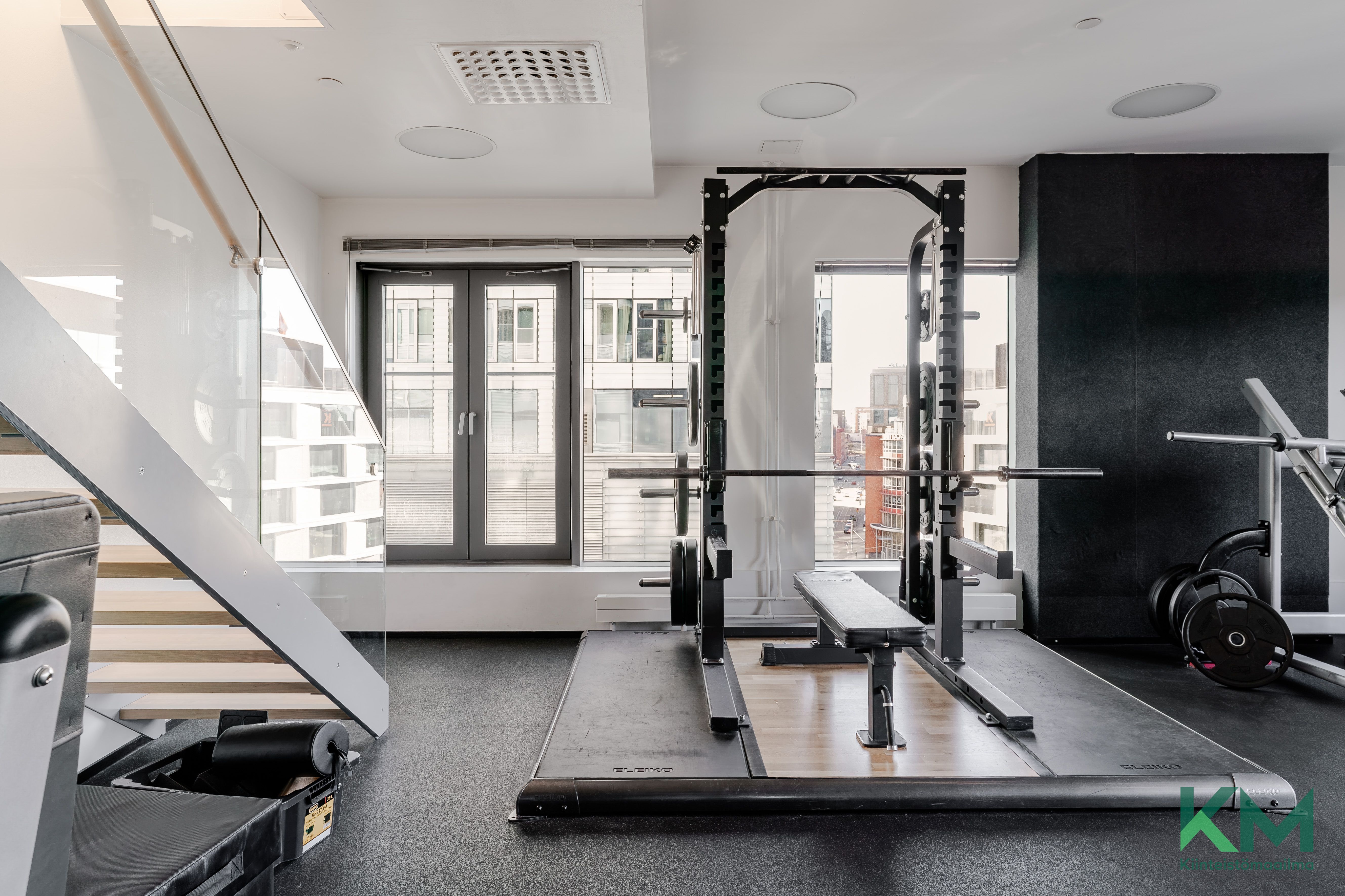 Taloyhtiön punttisali.