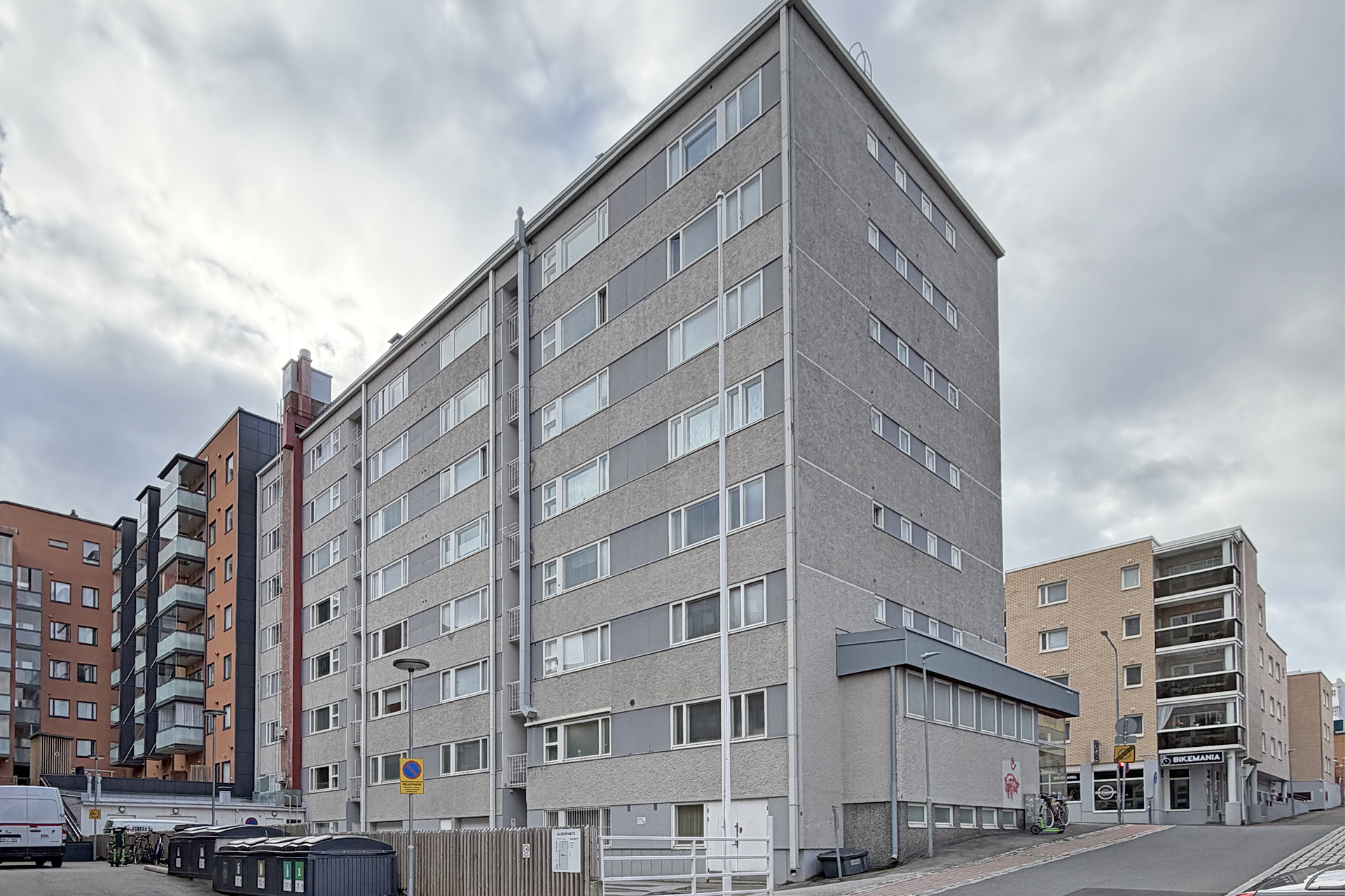 Käyttövedet uusittu ja viemärit sukitettu yhtiössä.