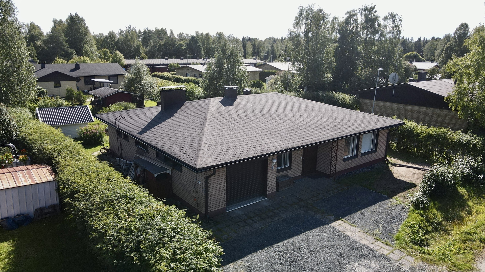 Julkisivu kadulle päin