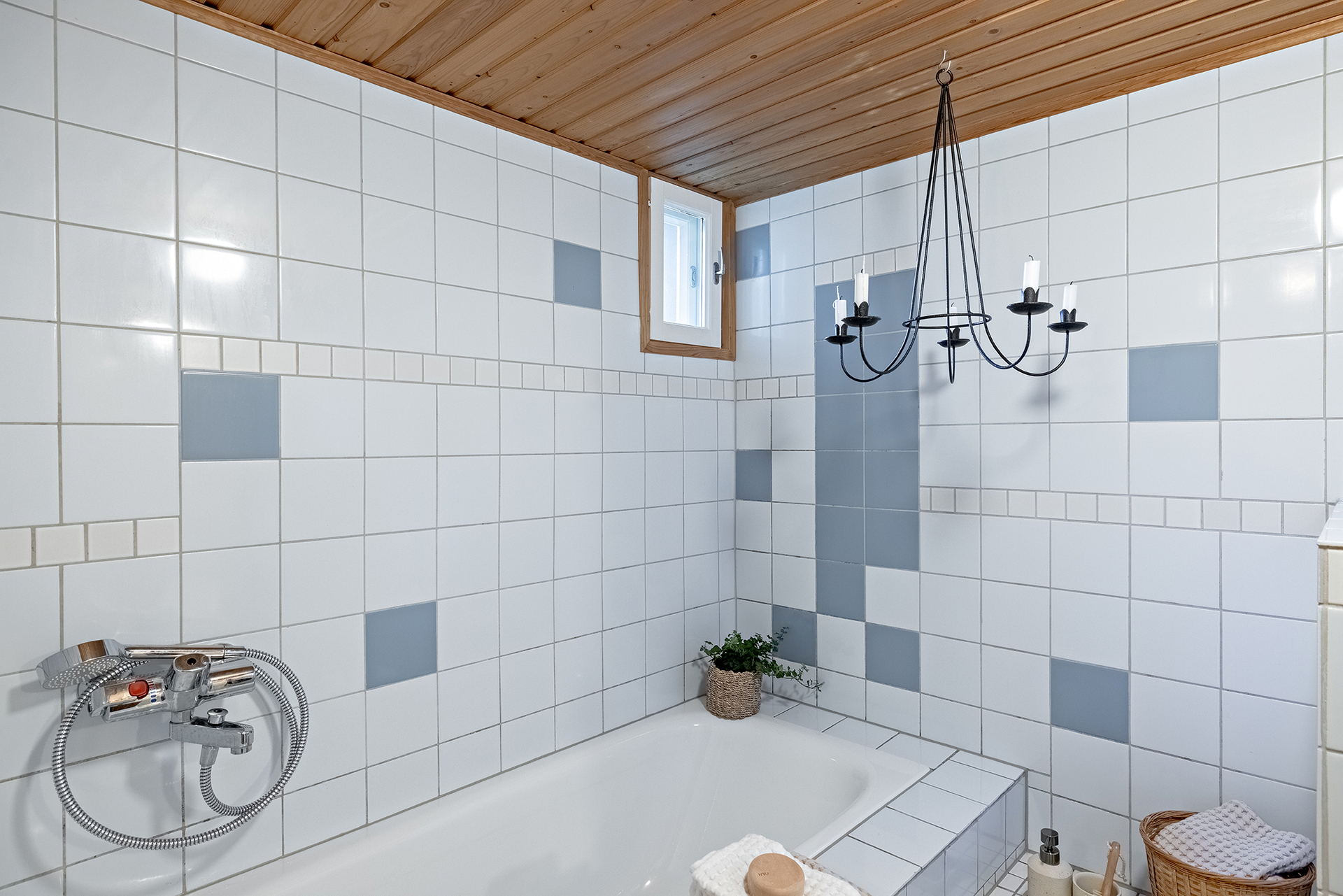 Kaukovainionkatu 34, Karjasilta, Oulu