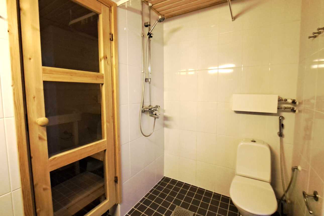 suihkutilaa sauna