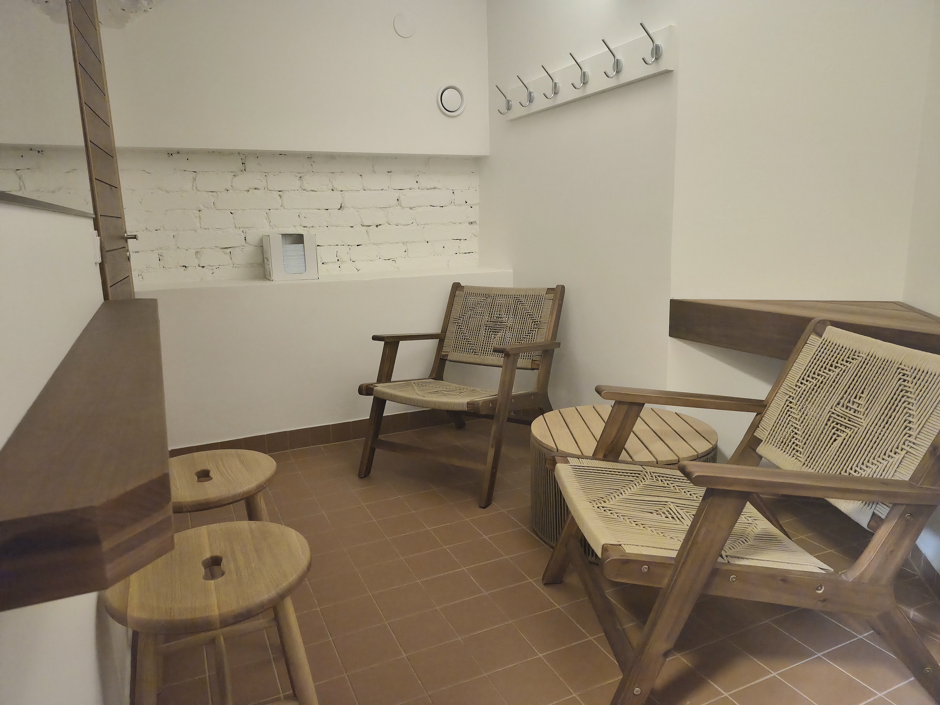 Yhtiön saunan pukuhuone