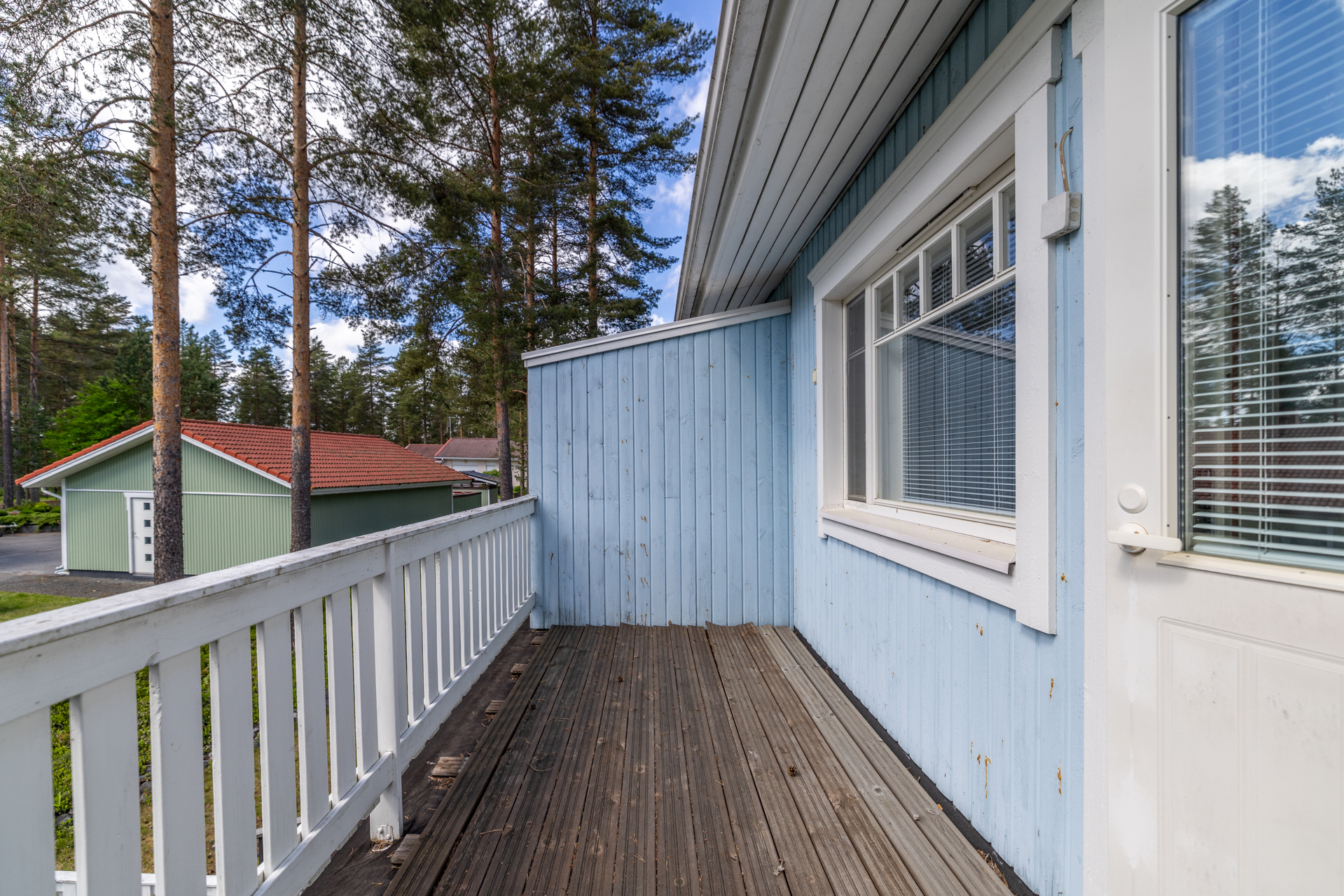aulasta kulku parvekkeelle