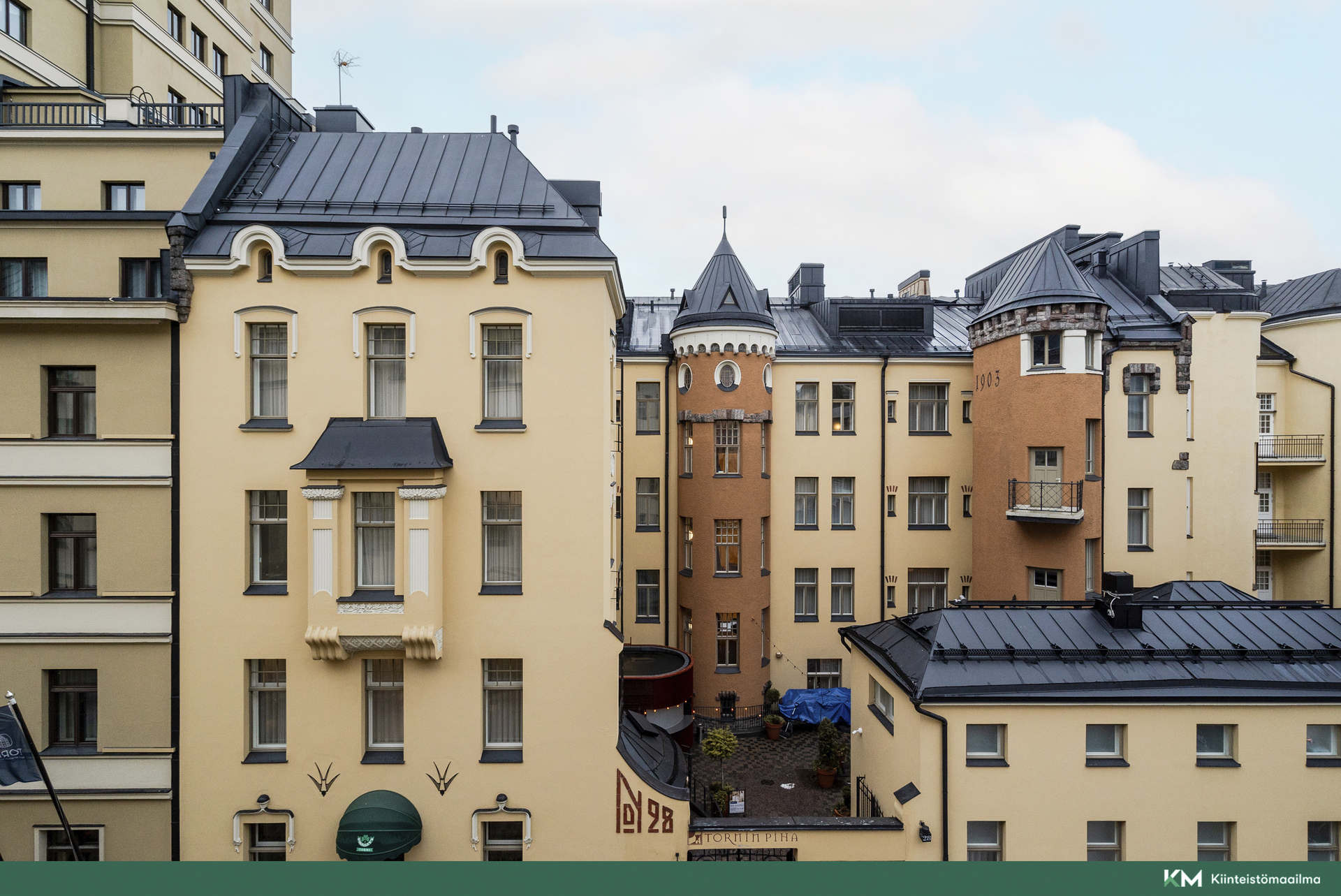 Olohuoneen ikkunanäkymää