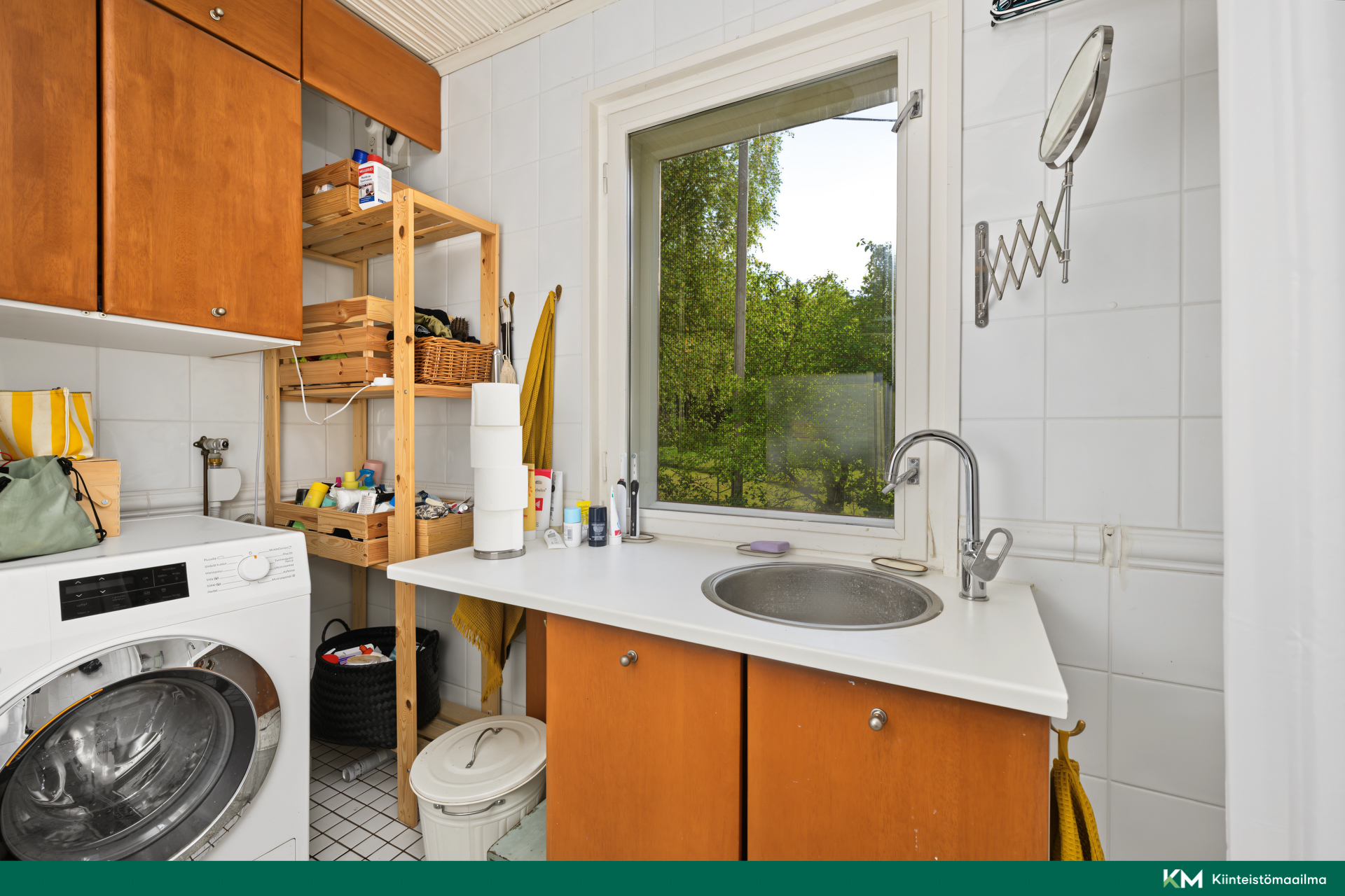 Päärakennuksen alakerran wc