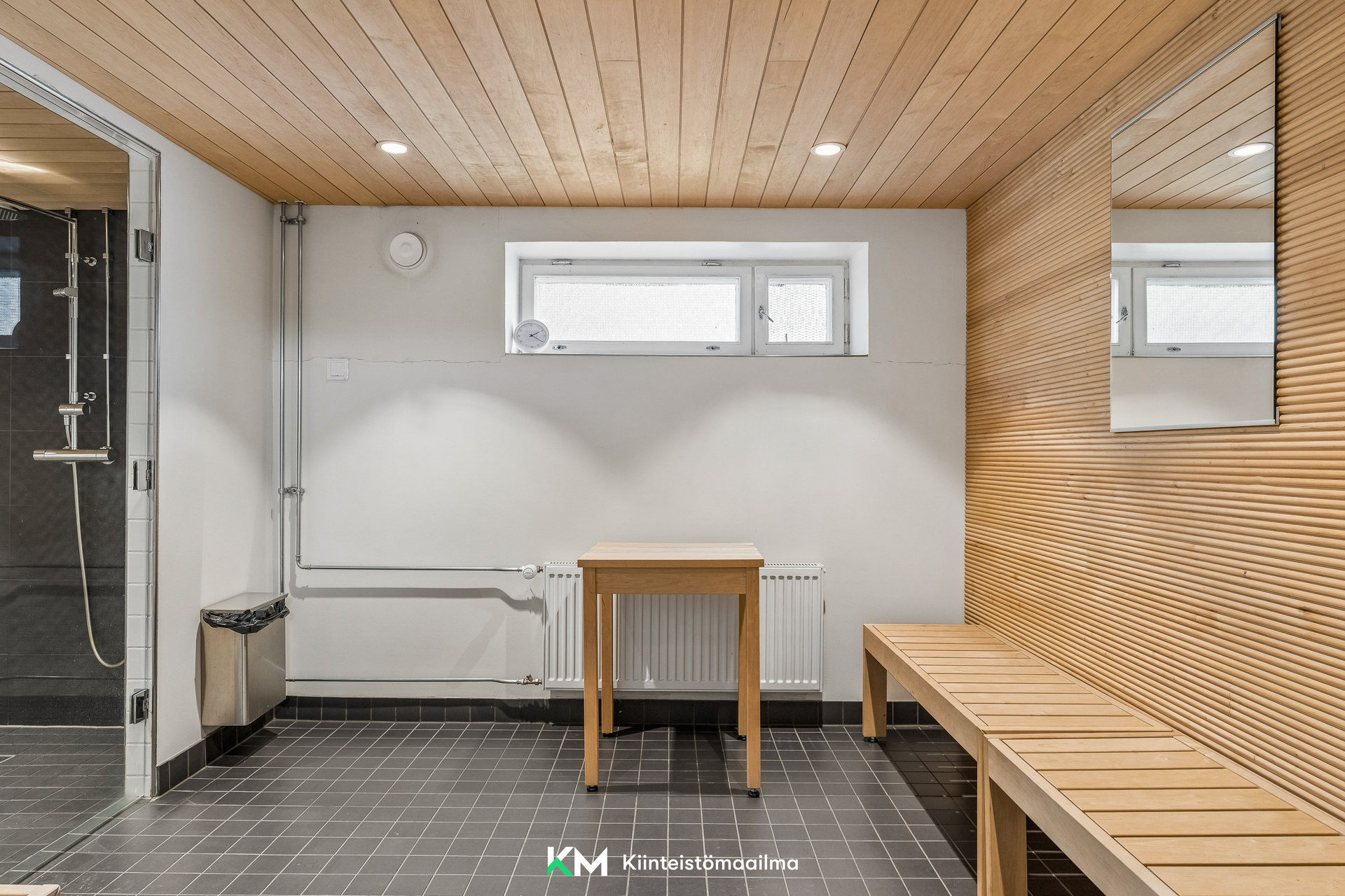 Taloyhtiön pukuhuone