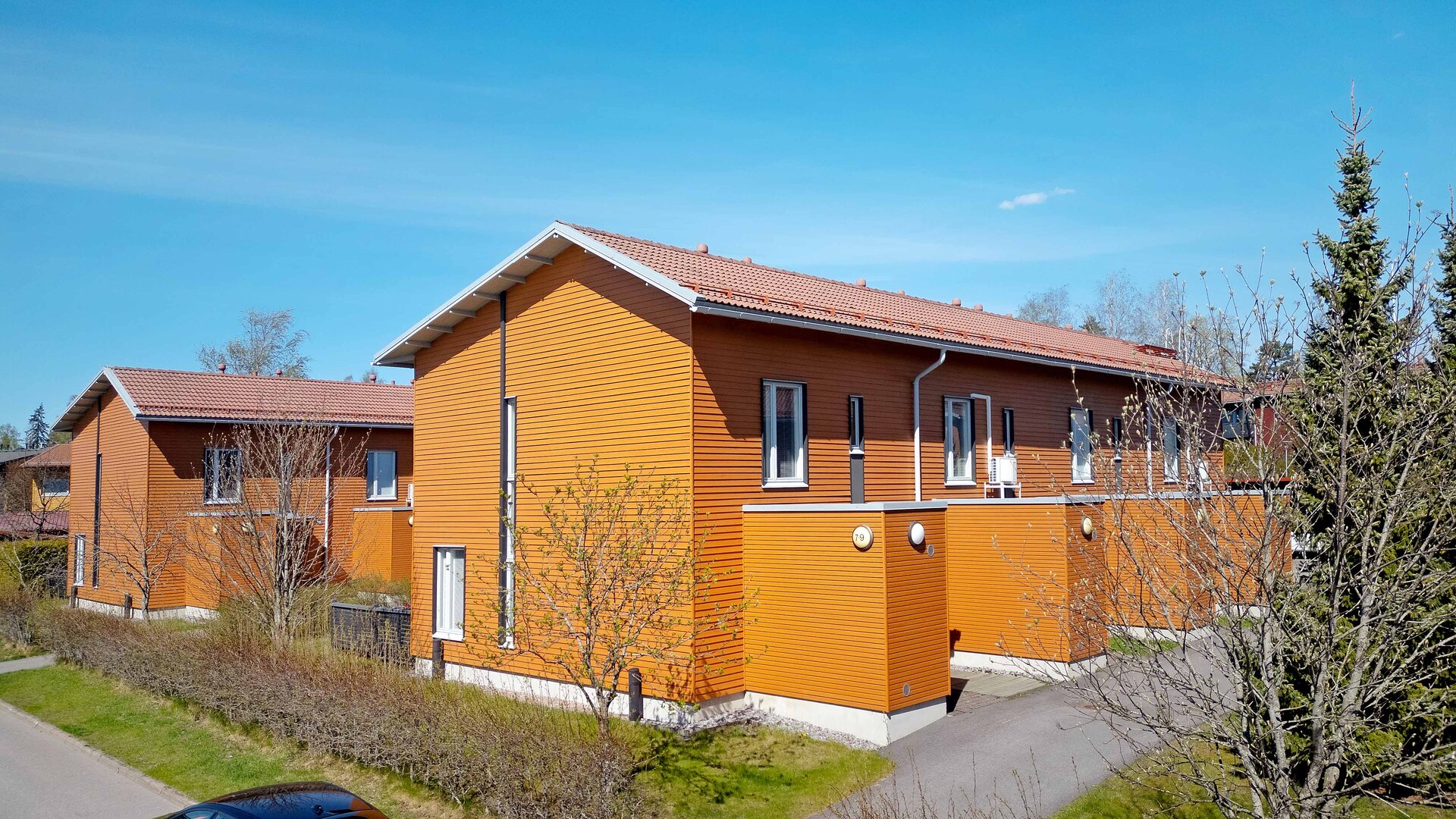 Päätyhuoneistoon kuuluu ulkovarasto.