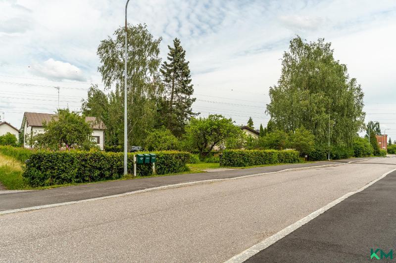 Sijainti kadulta kuvattuna