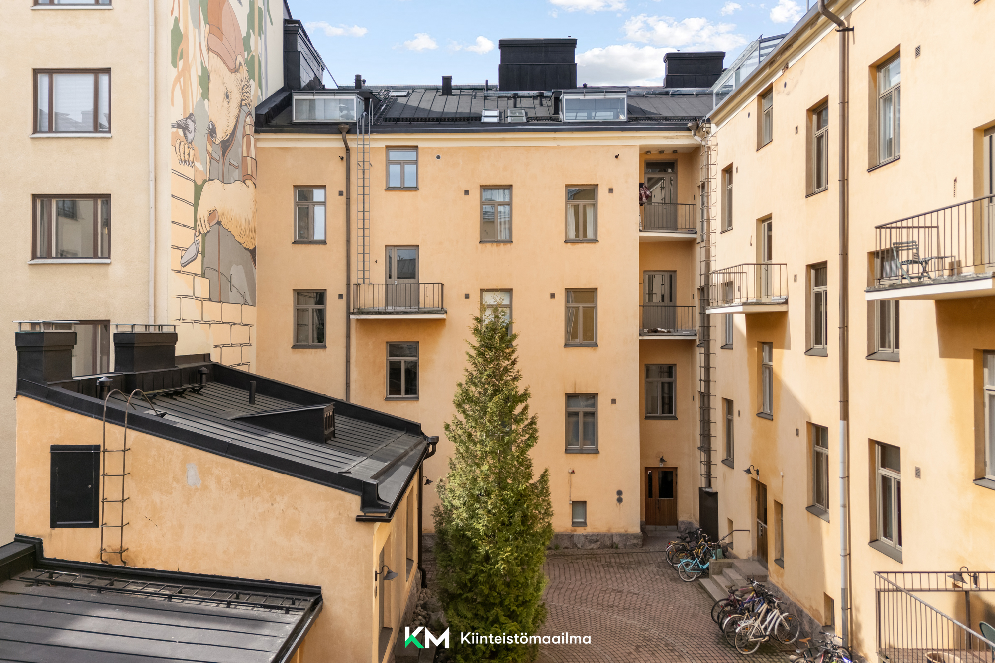 Rauhallinen kaunis sisäpiha