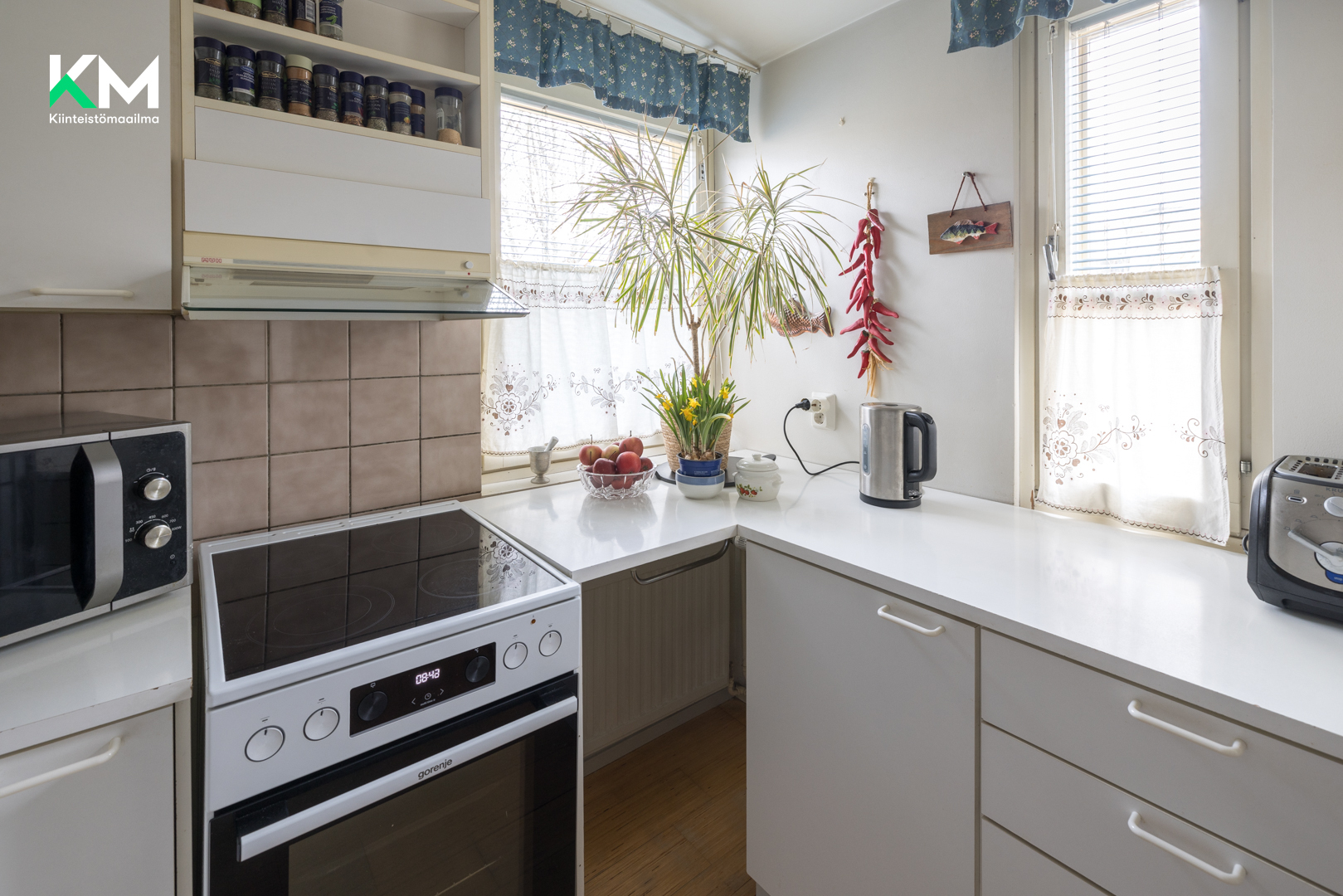 Keittiön kaksi ikkunaa