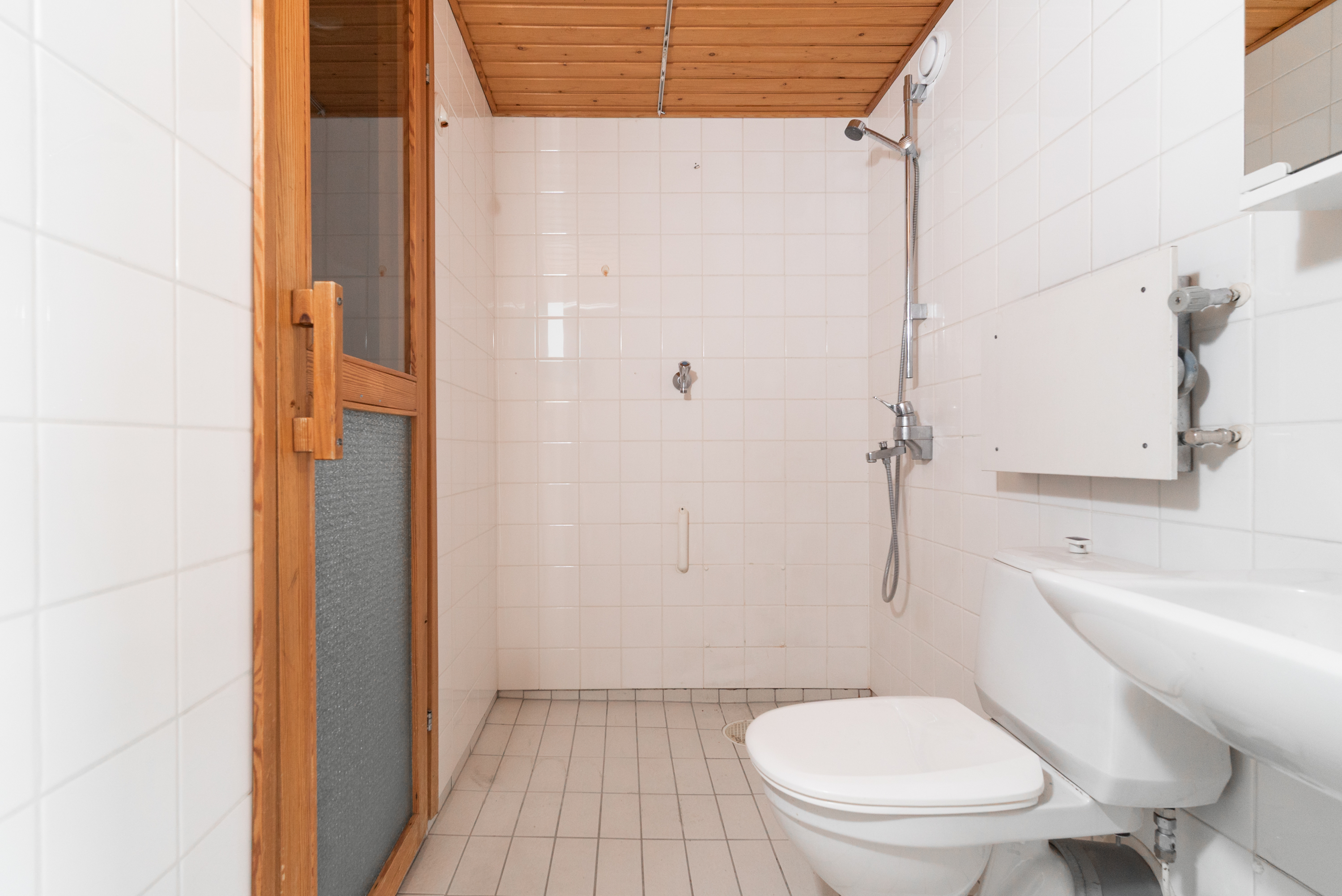 Kylpyhuoneessa pesukoneliitäntä