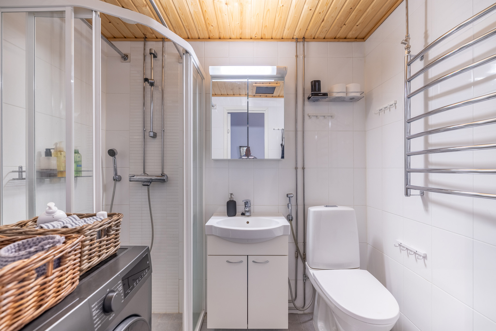  Kylpyhuone remontoitu LVIS-remontin yhteydessä vuonna 2008 