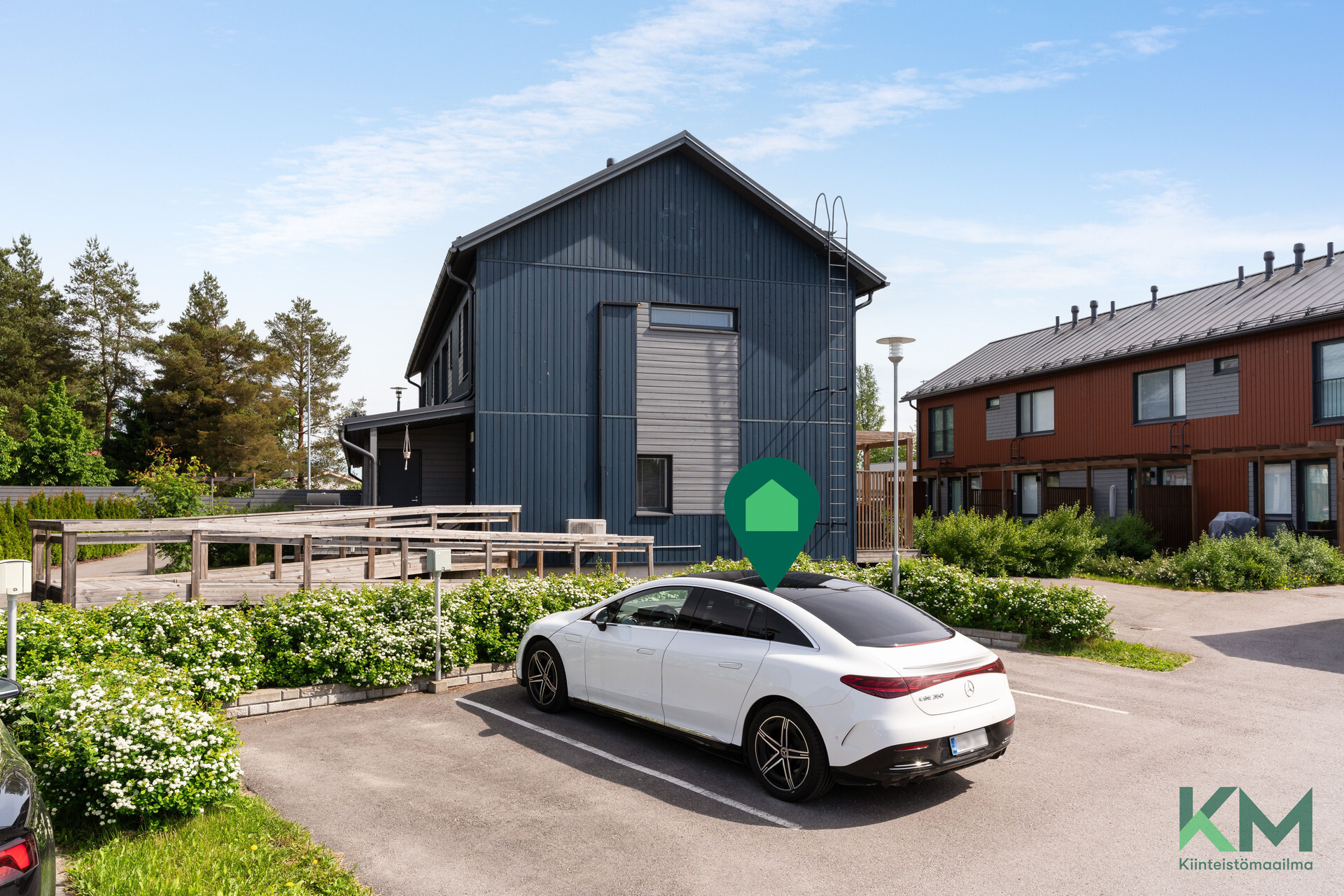 Autopaikka sähköauton lataus