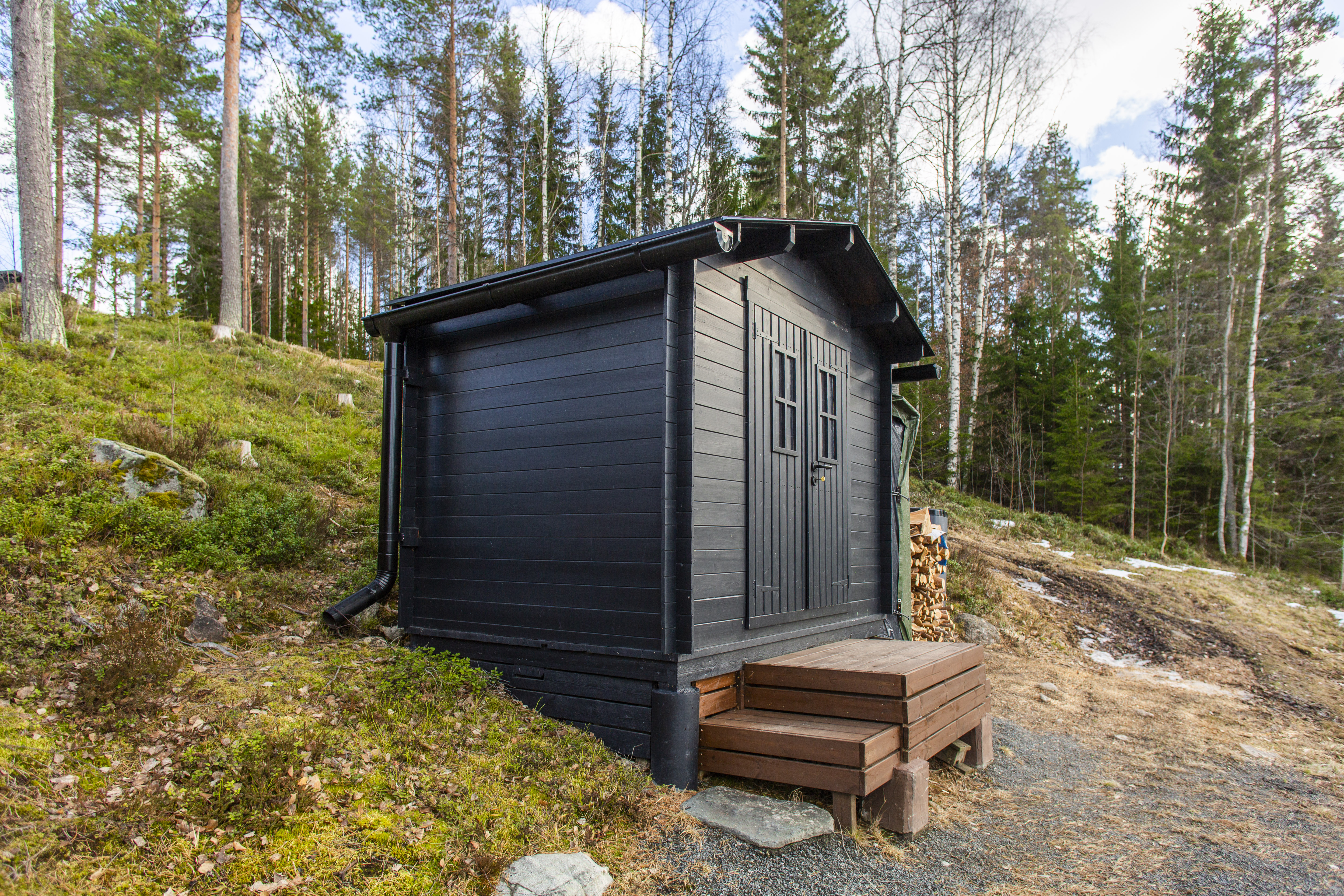 Rinteessä varastotilaa