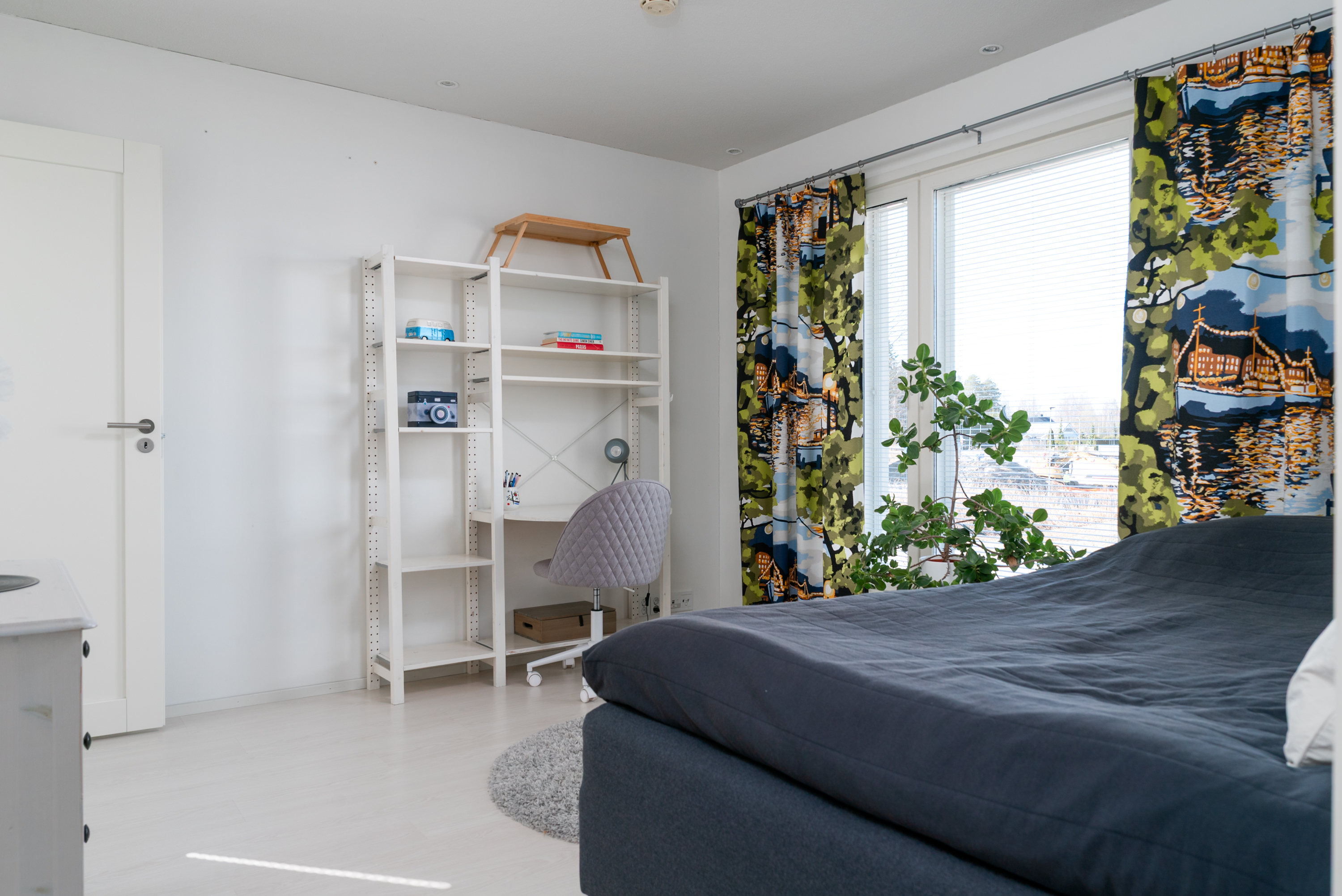 Yläkerran 2. makuuhuone