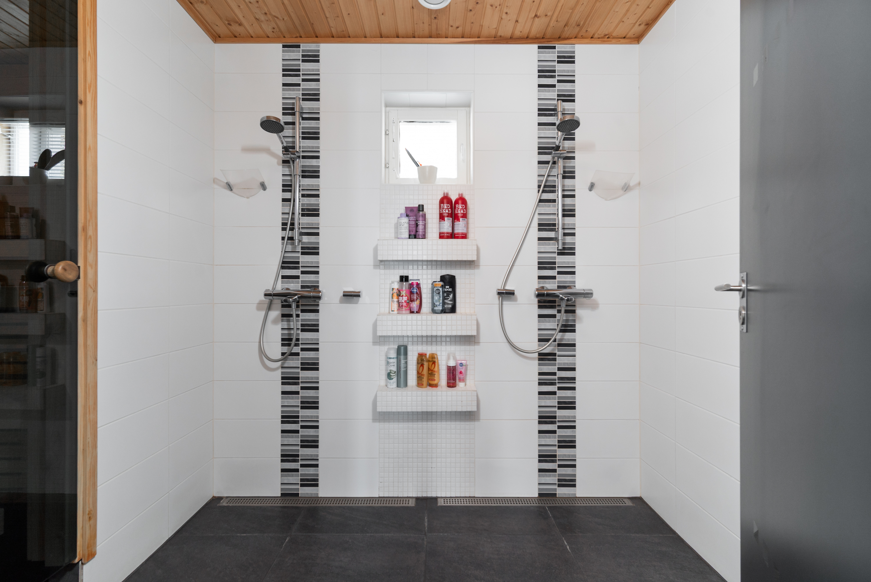 Alakerran kylpyhuone