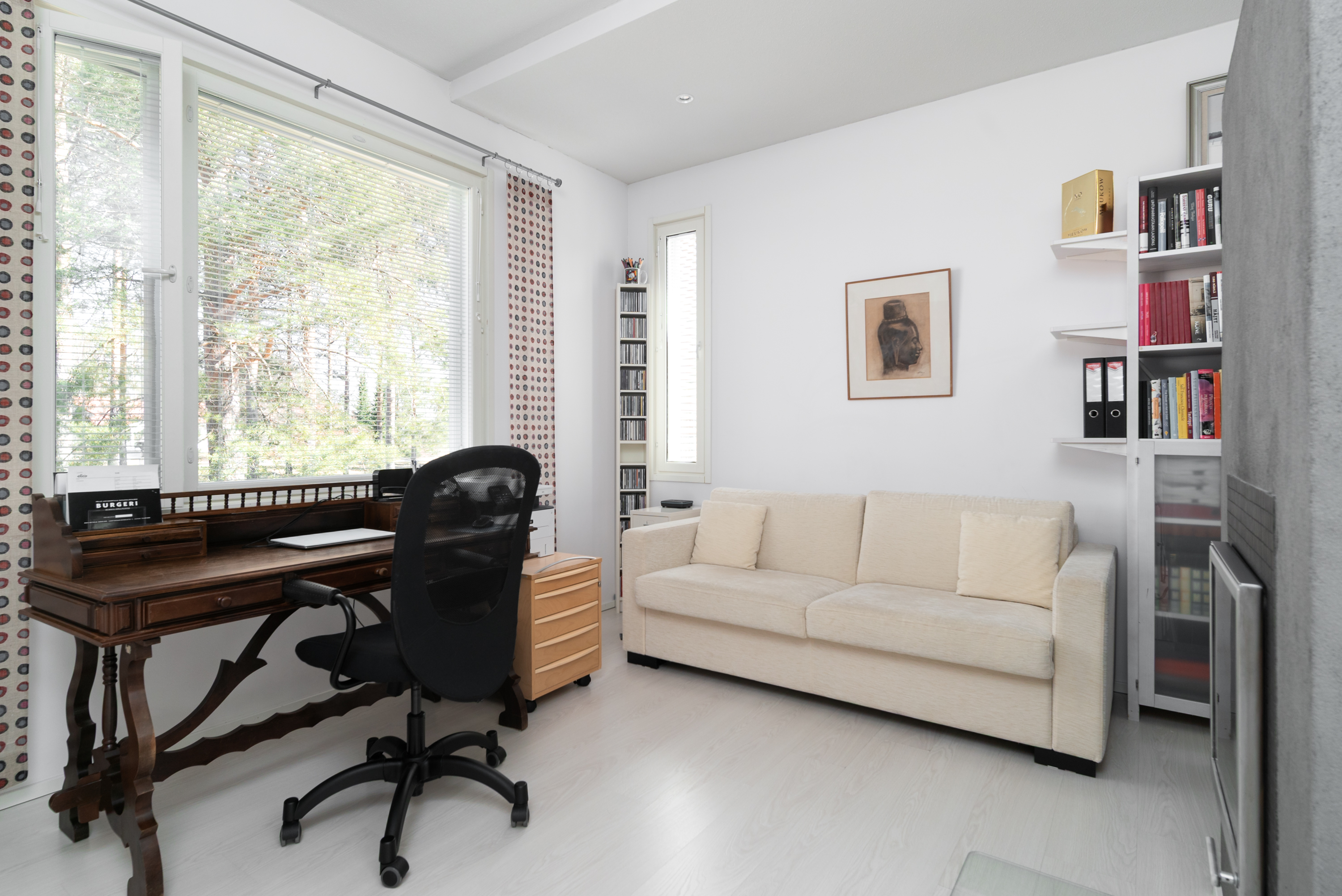 Alakerran takka/työhuone