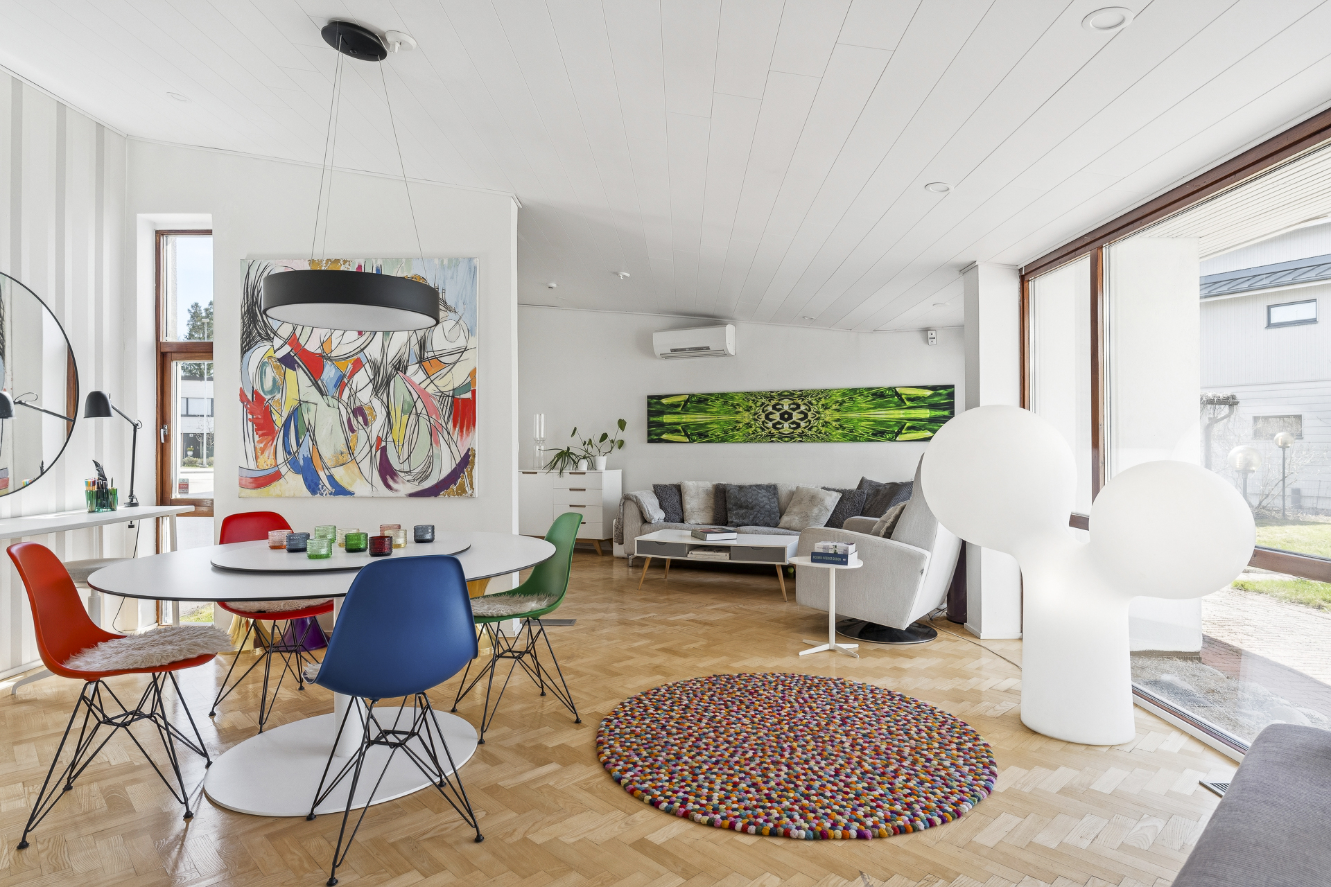 Ruokailutila-olohuone