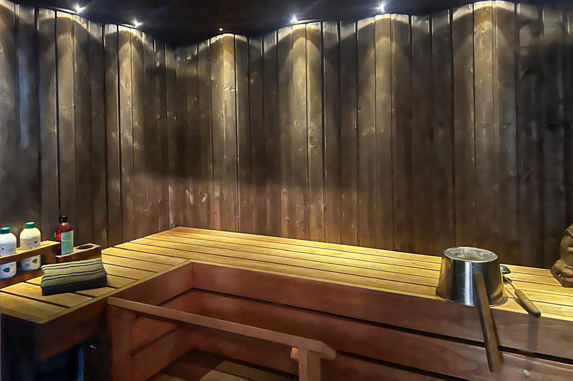 Uusittu sauna.